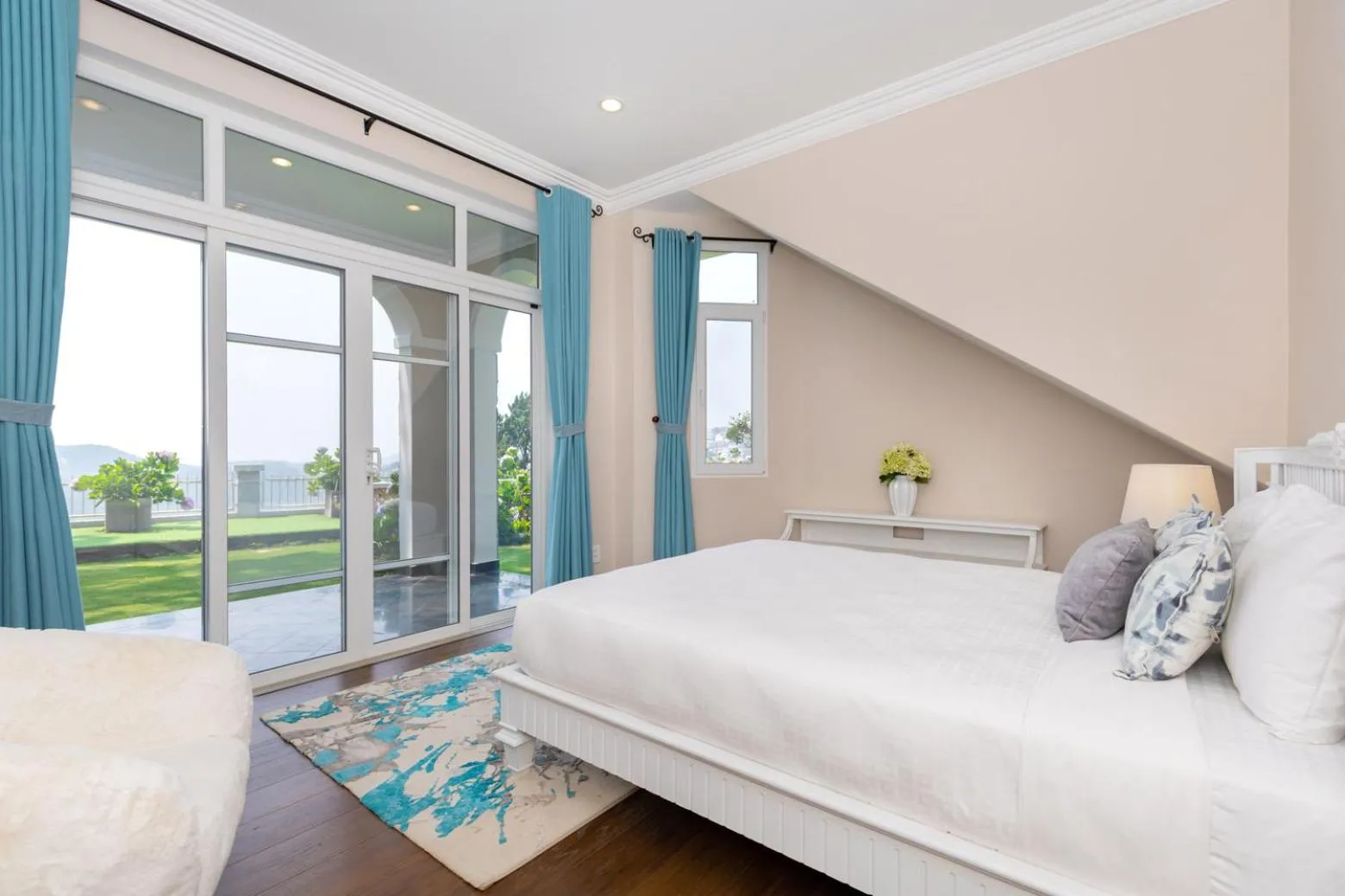 Garden view, Bed in RANG DONG VILLAS