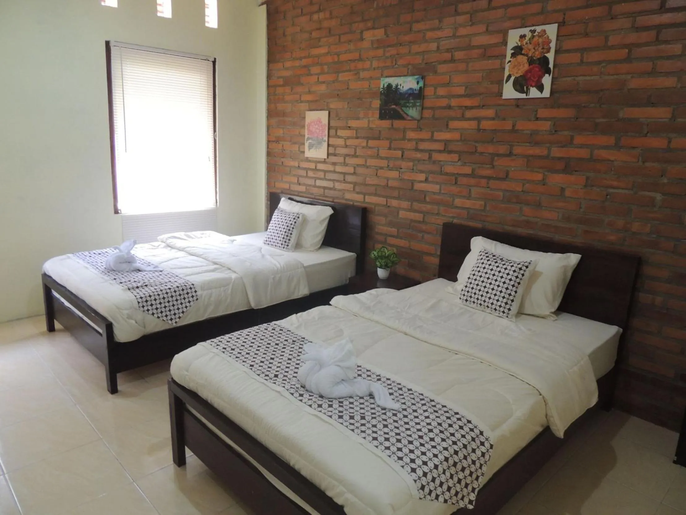 Photo of the whole room in Srikayah Syariah by Ndalem Beong