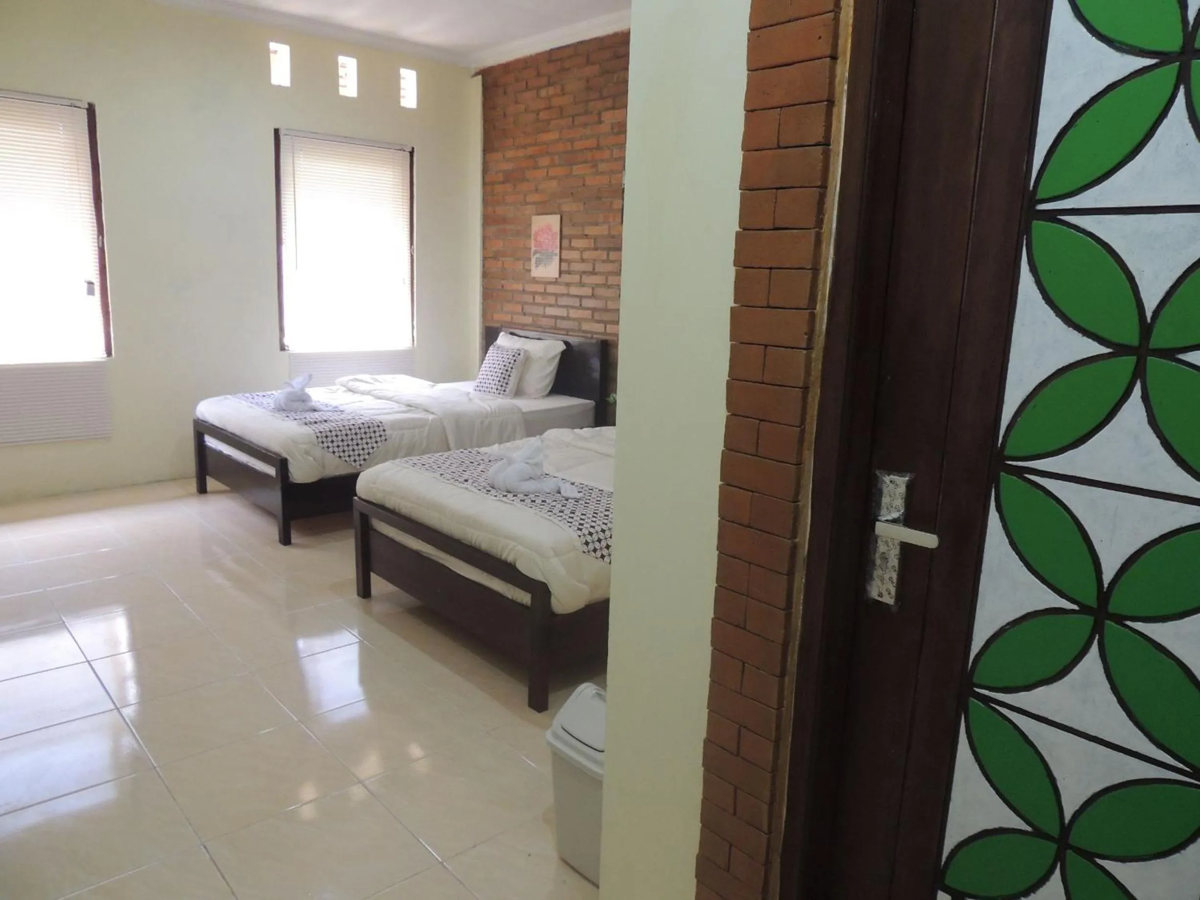 Photo of the whole room in Srikayah Syariah by Ndalem Beong