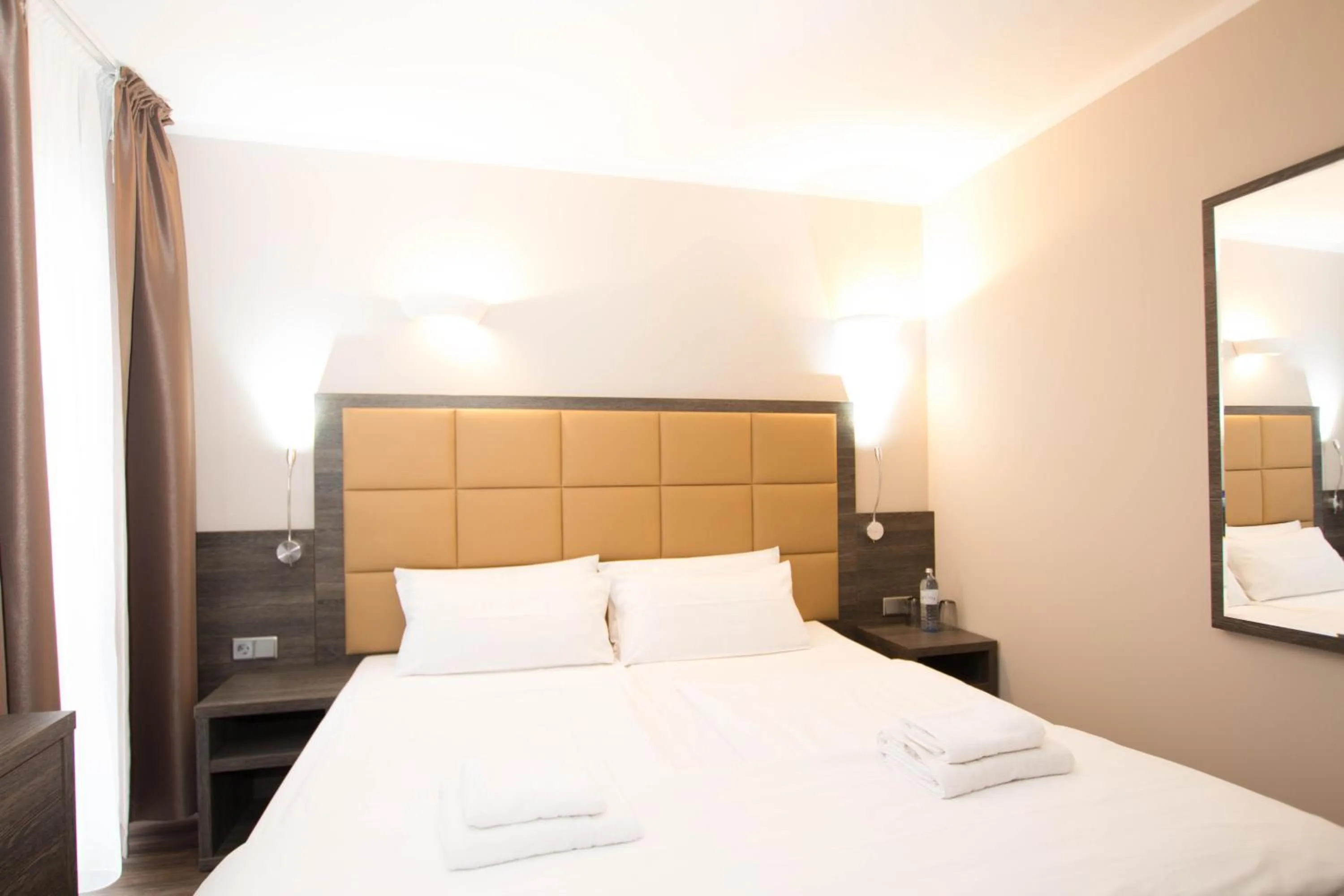 Photo of the whole room, Bed in Hotel Delta am Potsdamer Platz