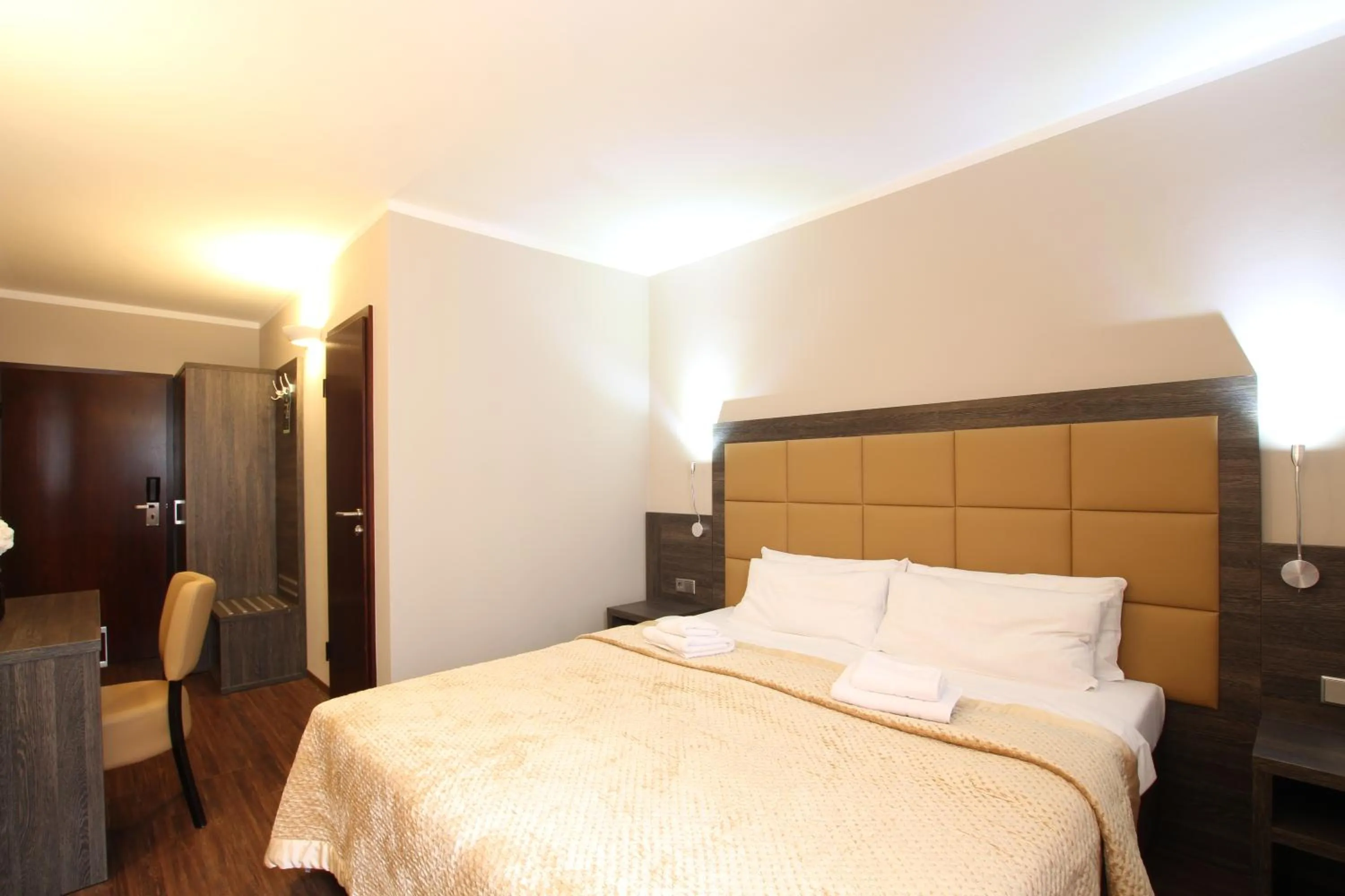 Photo of the whole room, Bed in Hotel Delta am Potsdamer Platz