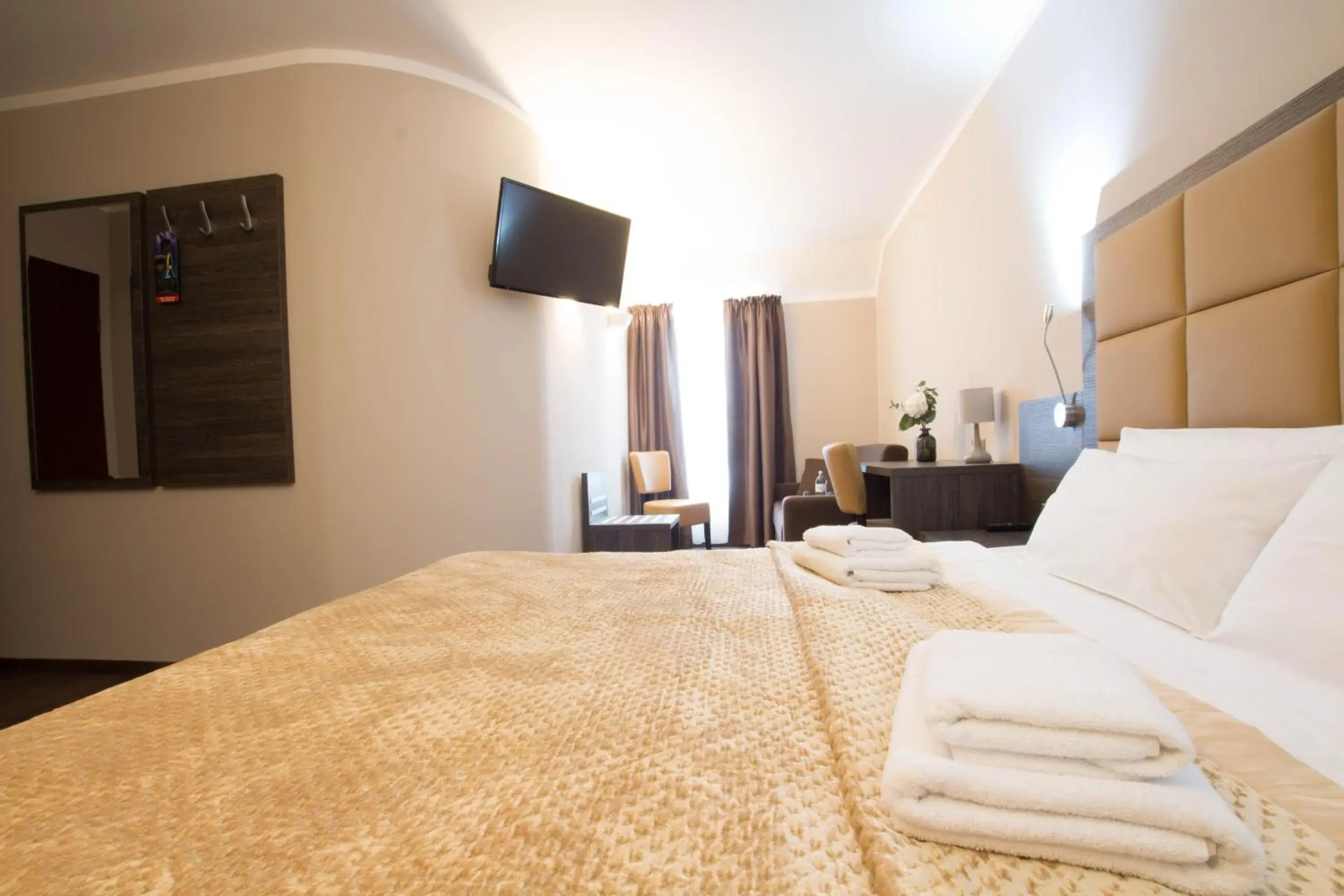 Photo of the whole room, Bed in Hotel Delta am Potsdamer Platz Photo of the whole room, Bed in Hotel Delta am Potsdamer Platz