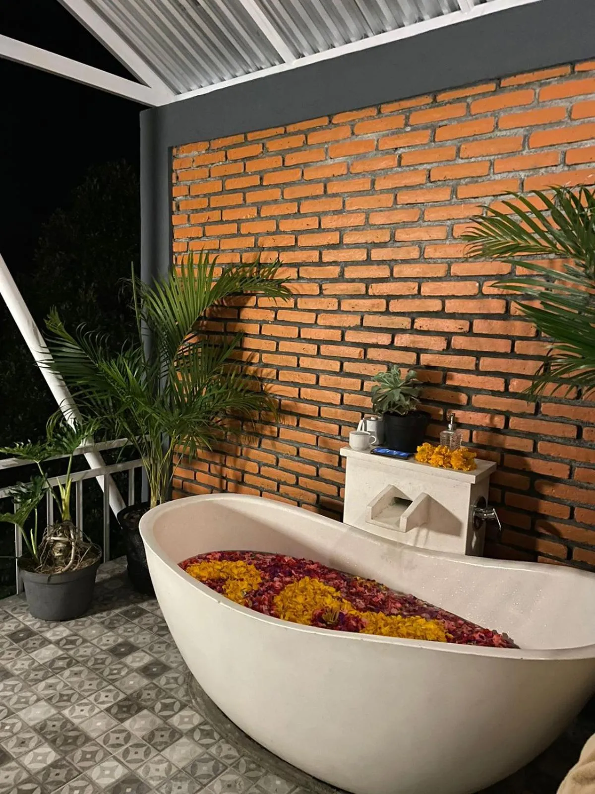 Hot Tub in Moondock Luxury Camp