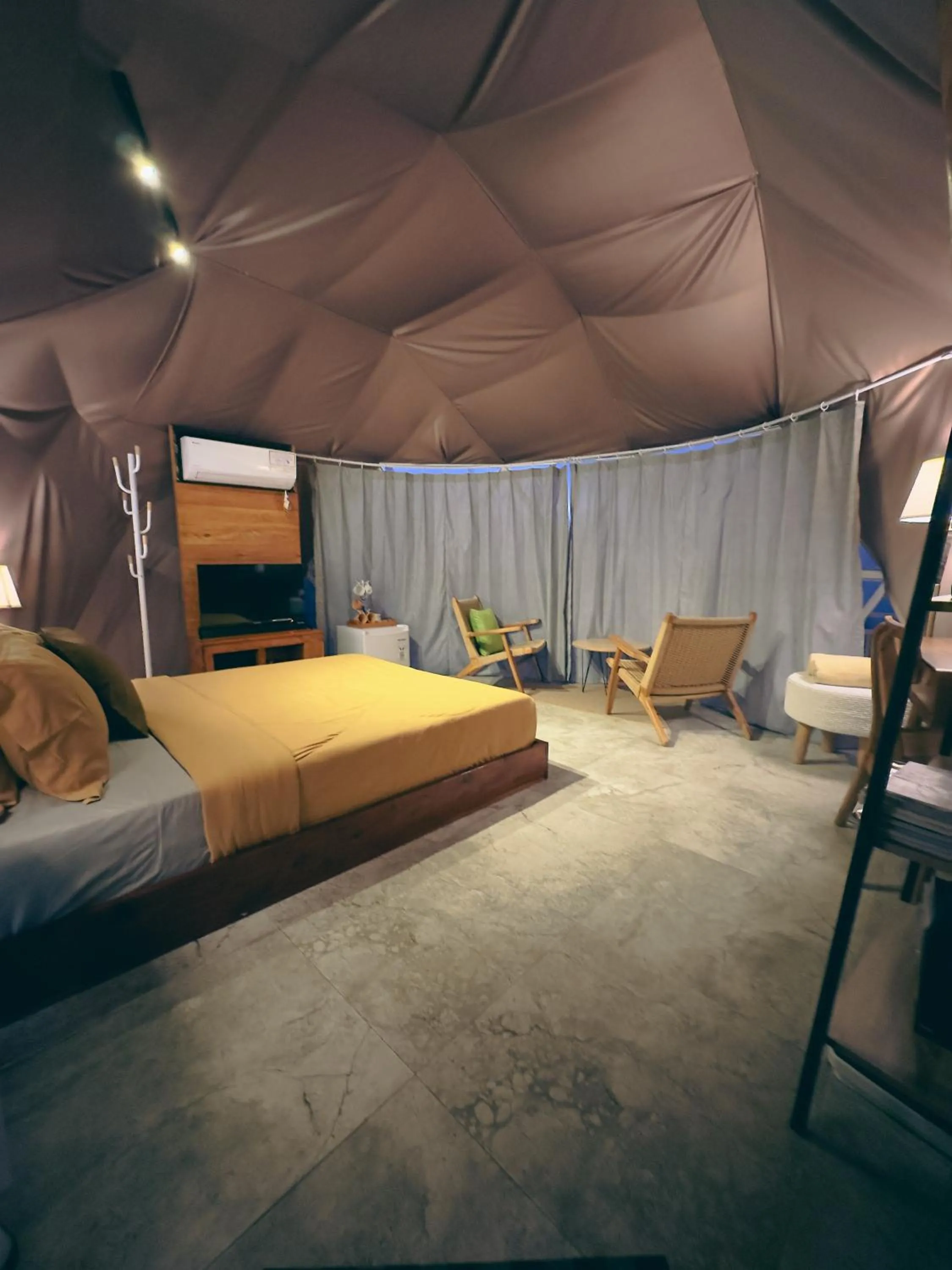 Bedroom, Bed in Moondock Luxury Camp