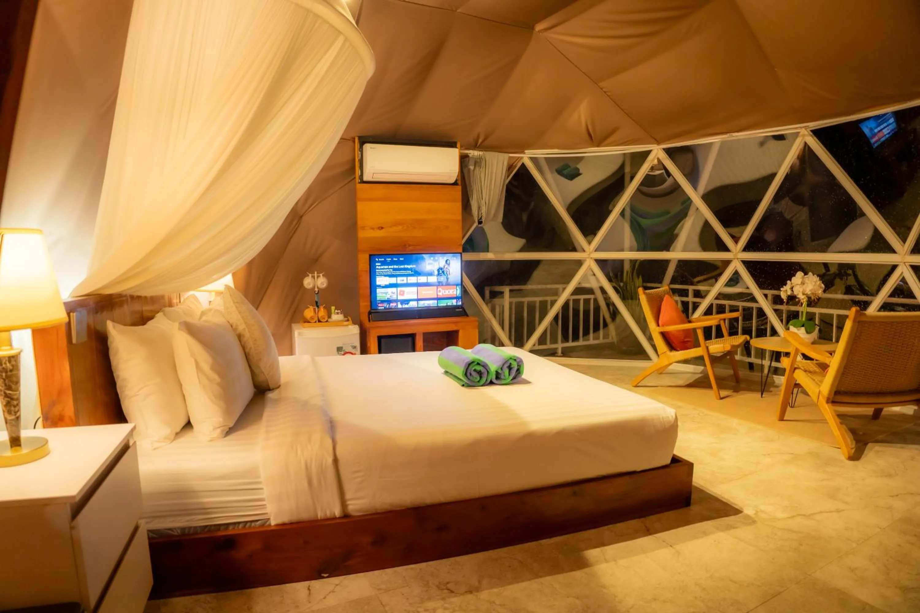 Bedroom, Bed in Moondock Luxury Camp