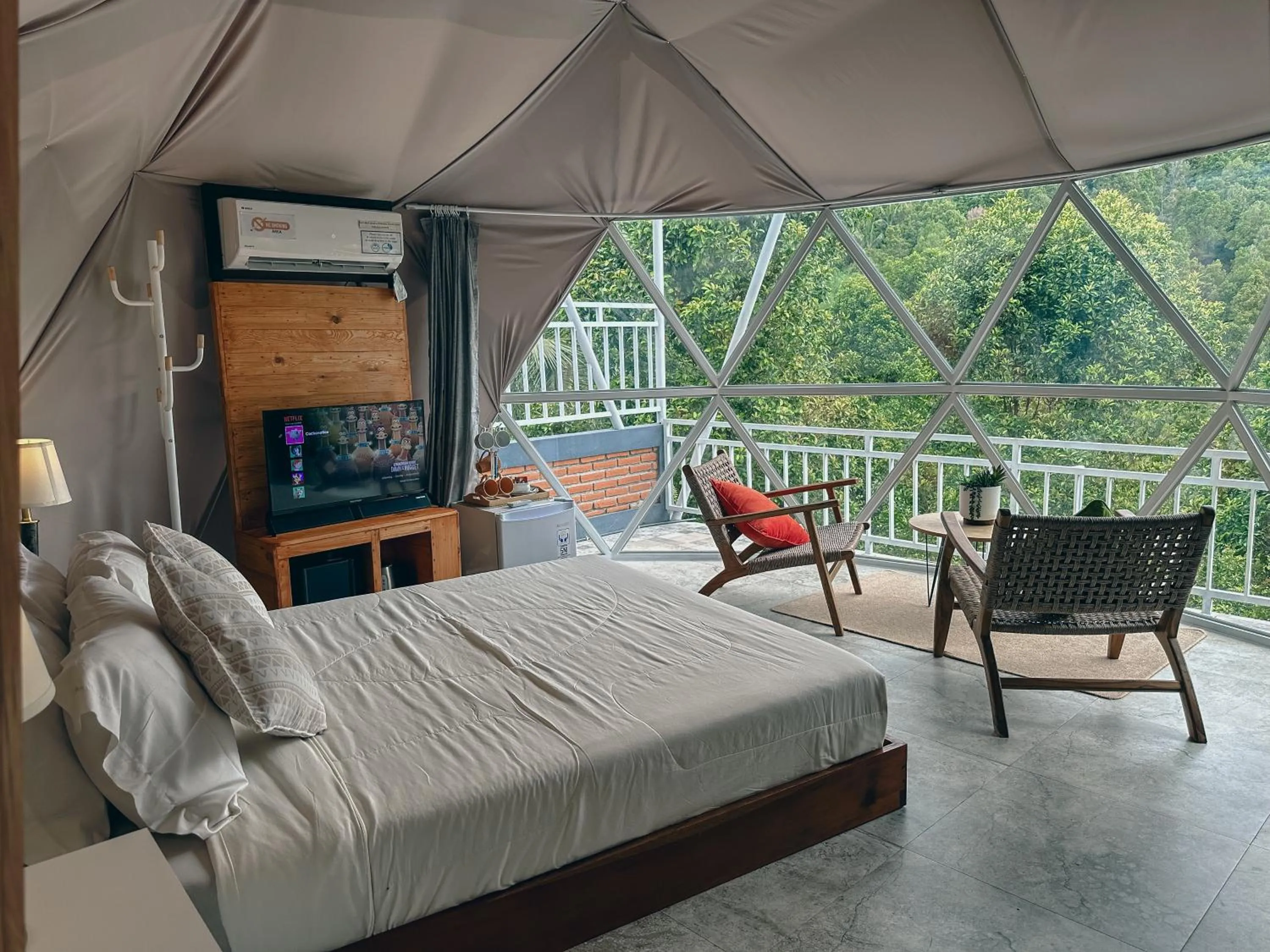 TV and multimedia, Bed in Moondock Luxury Camp