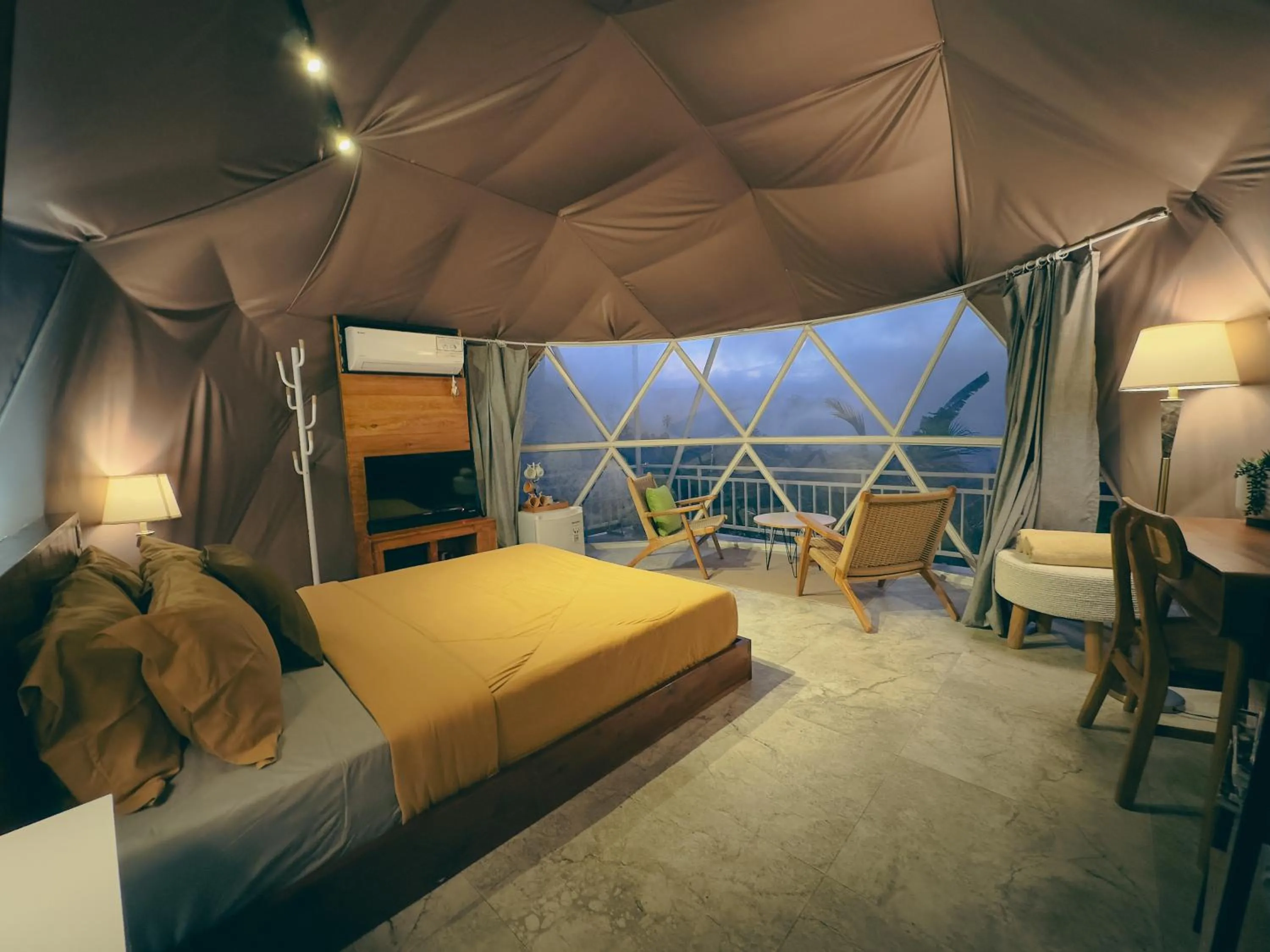 Bedroom, Bed in Moondock Luxury Camp