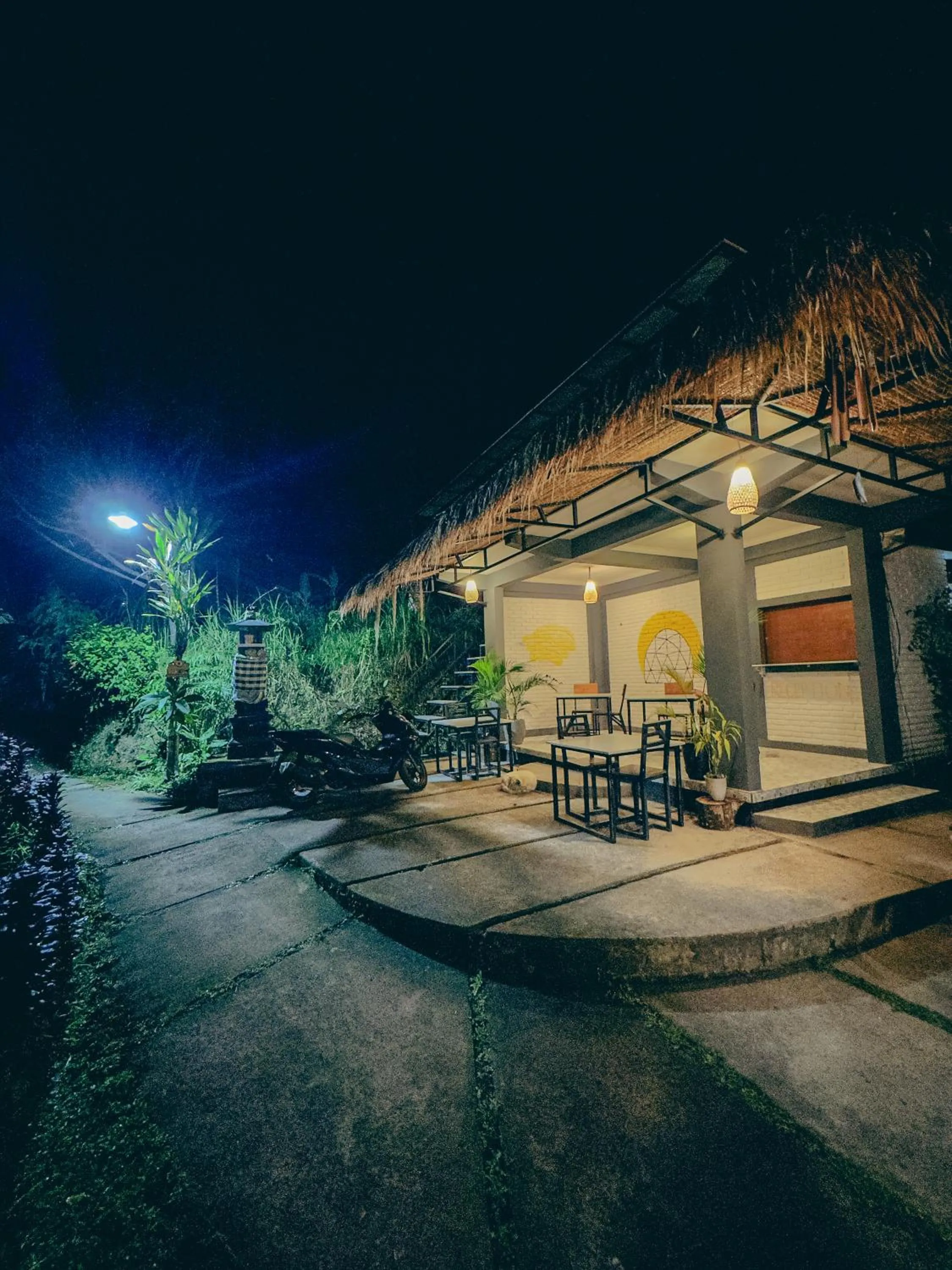 Restaurant/places to eat in Moondock Luxury Camp