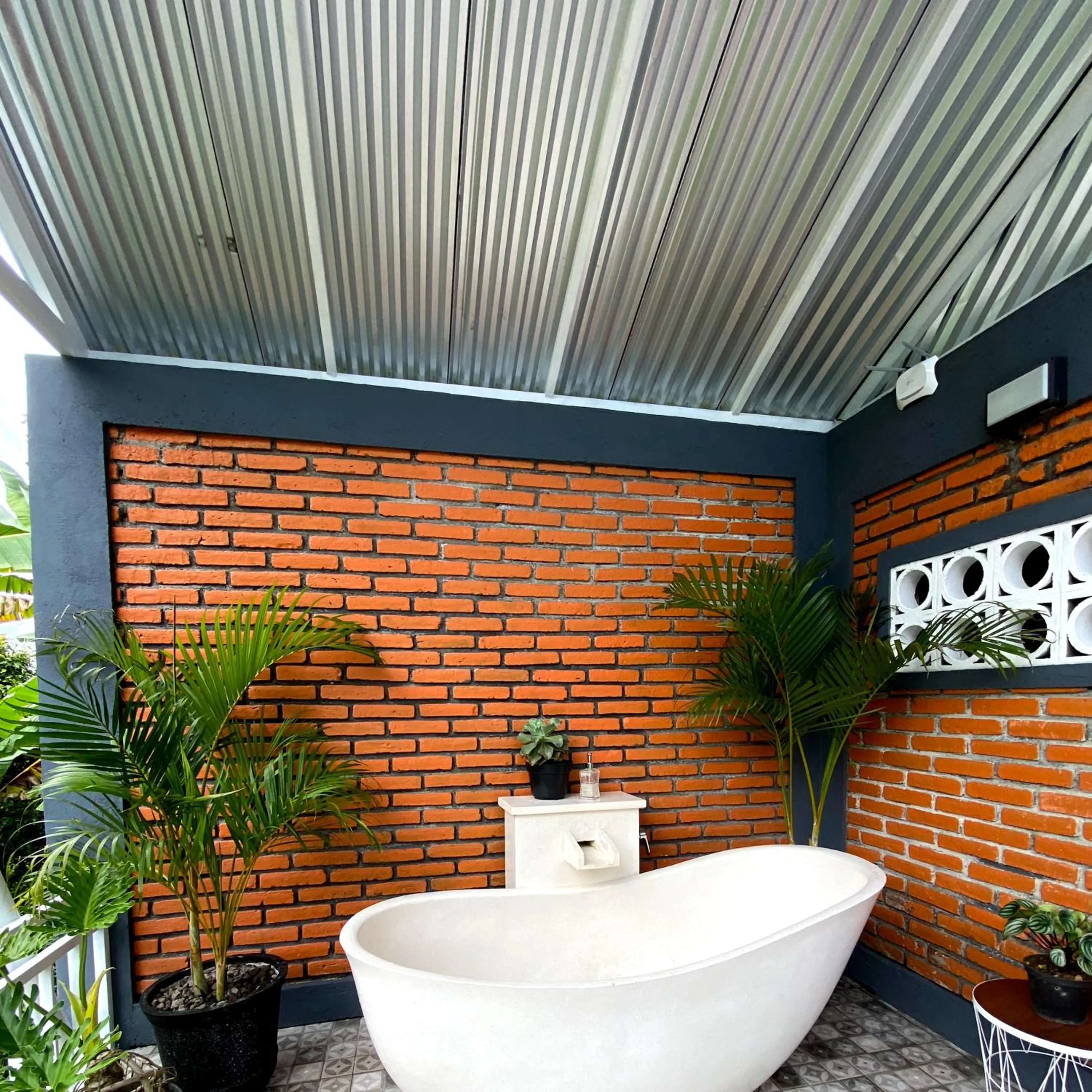 Bath in Moondock Luxury Camp