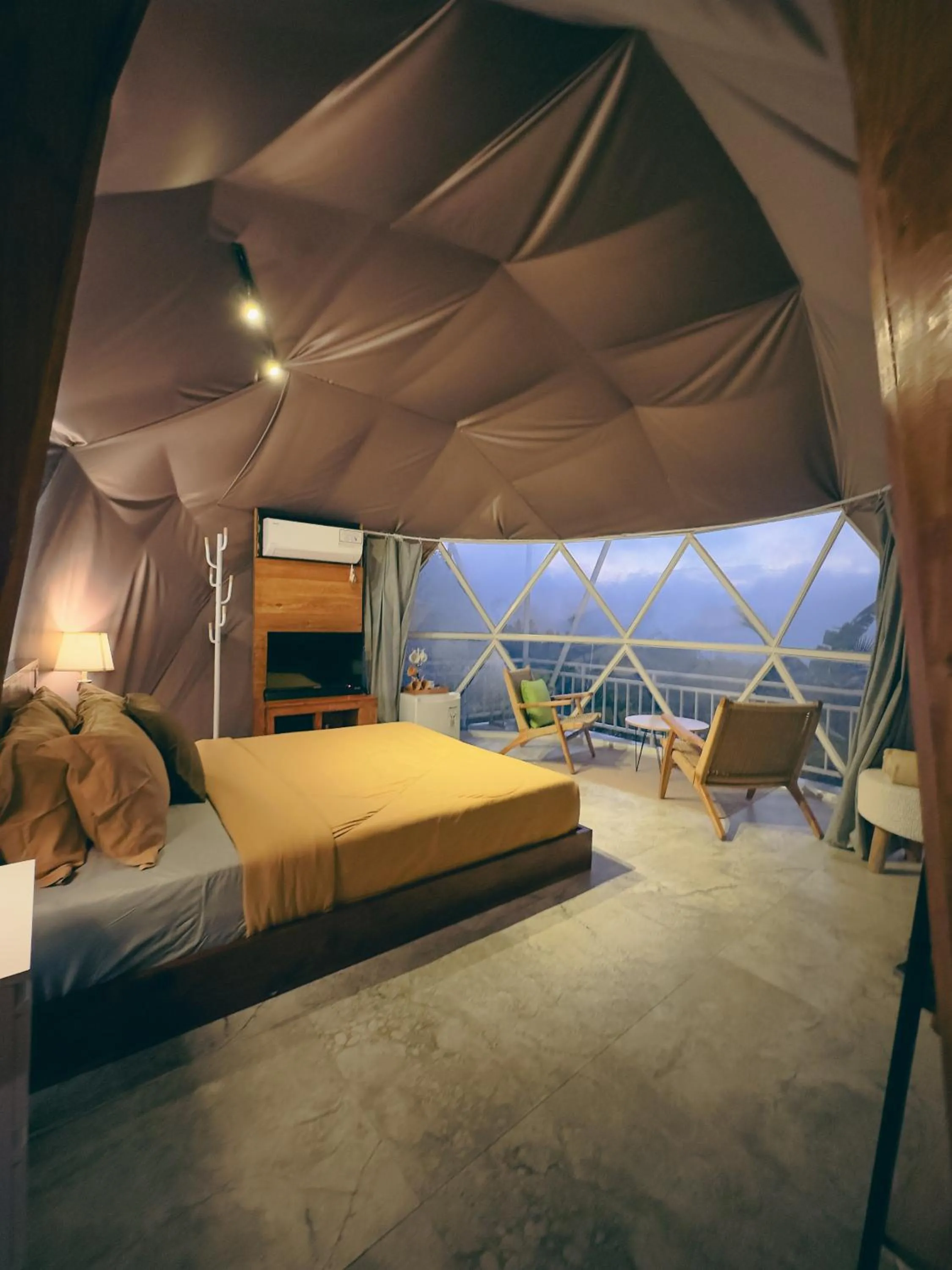 Bedroom, Bed in Moondock Luxury Camp