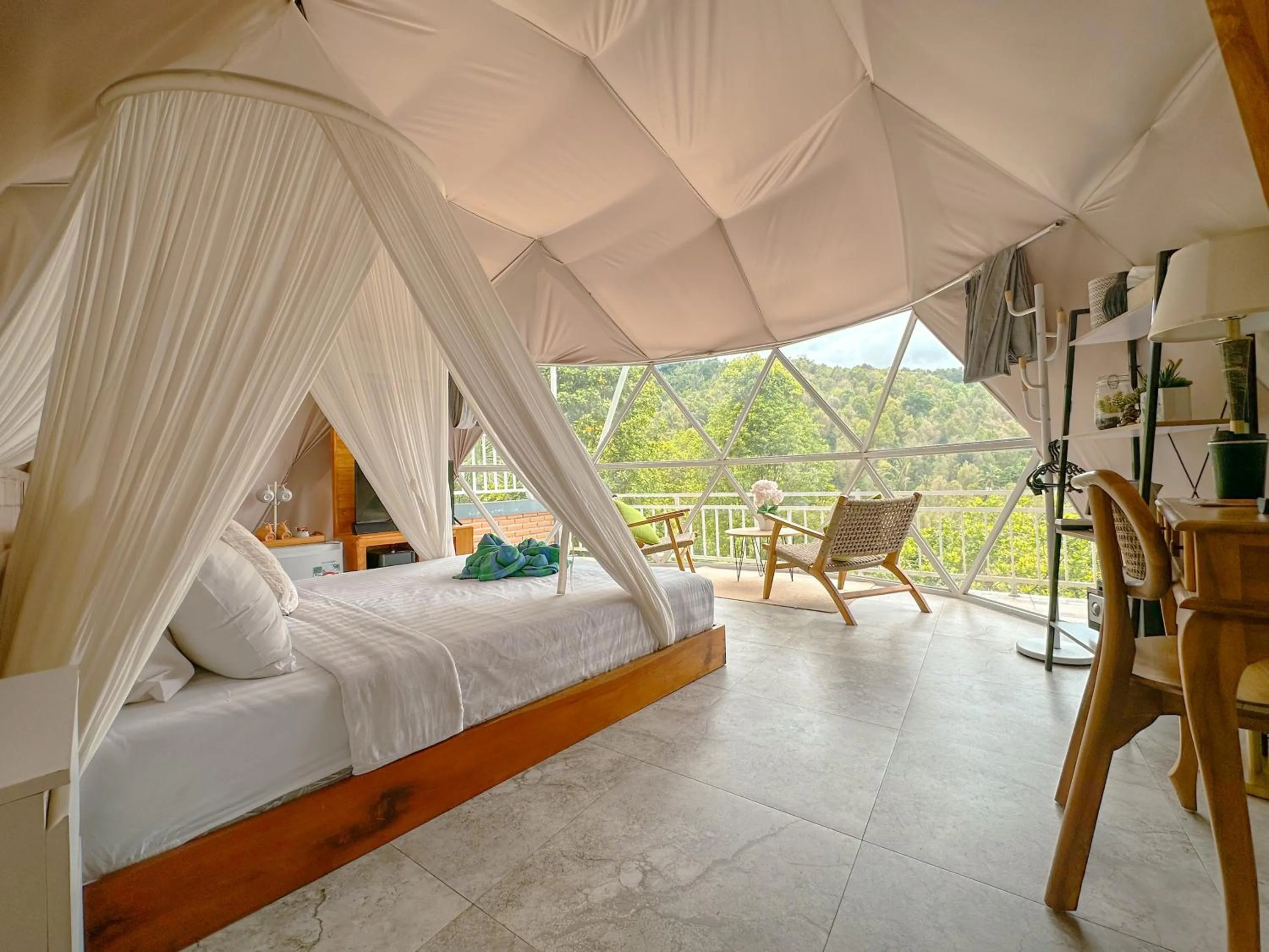 Bedroom, Bed in Moondock Luxury Camp