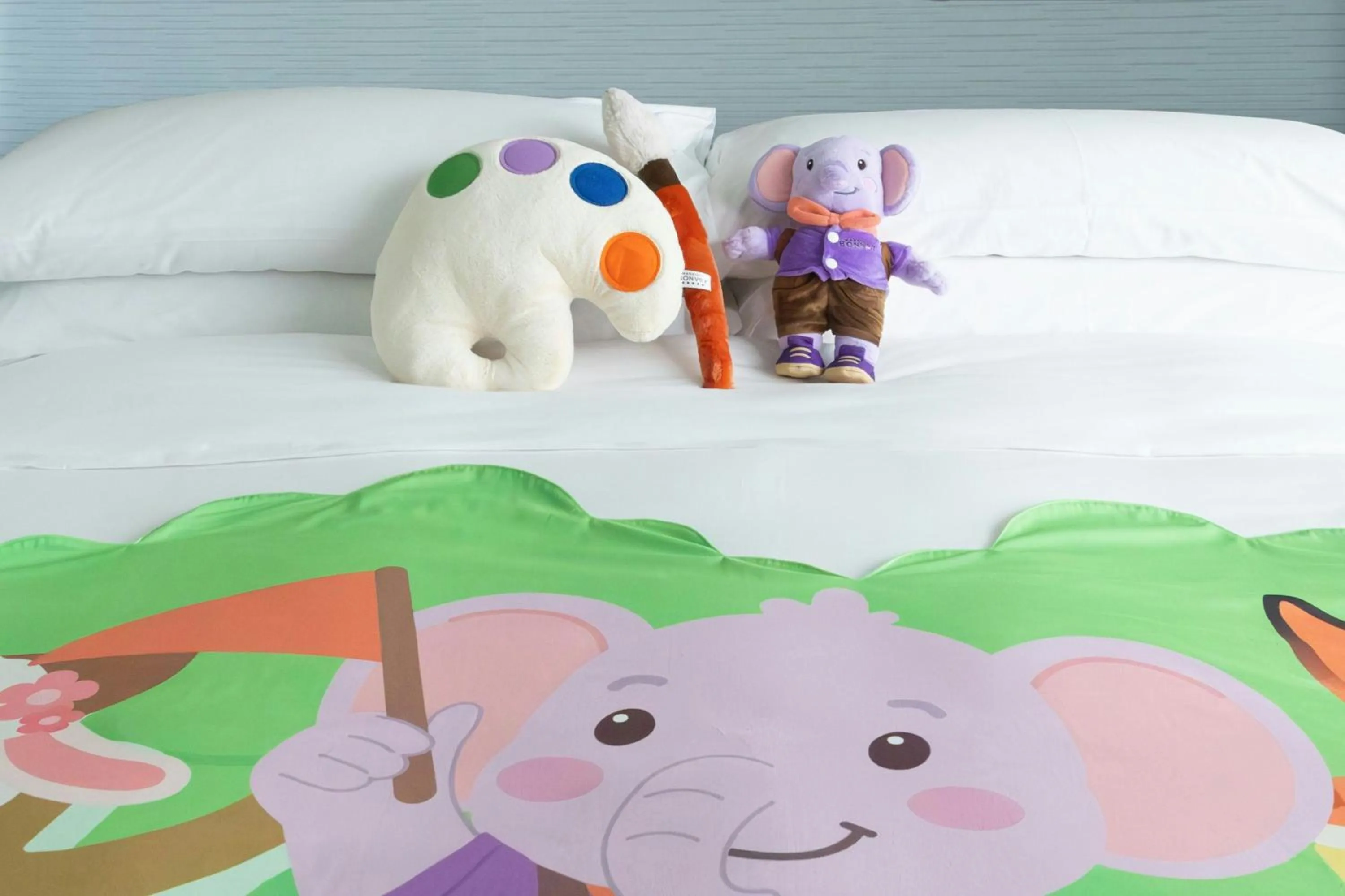 Photo of the whole room, Bed in Four Points by Sheraton Hong Kong, Tung Chung