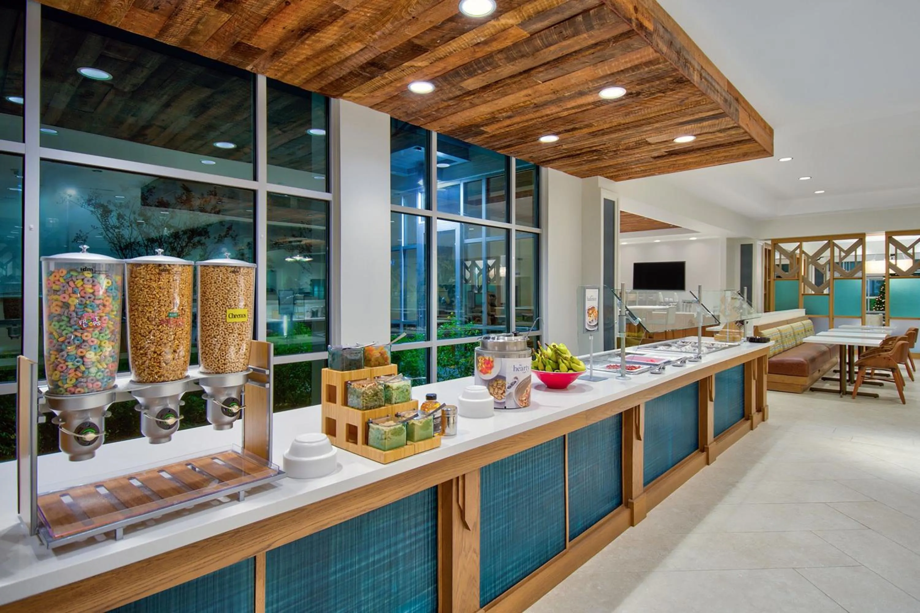 Breakfast in Fairfield by Marriott Inn & Suites Orlando at FLAMINGO CROSSINGS® Town Center