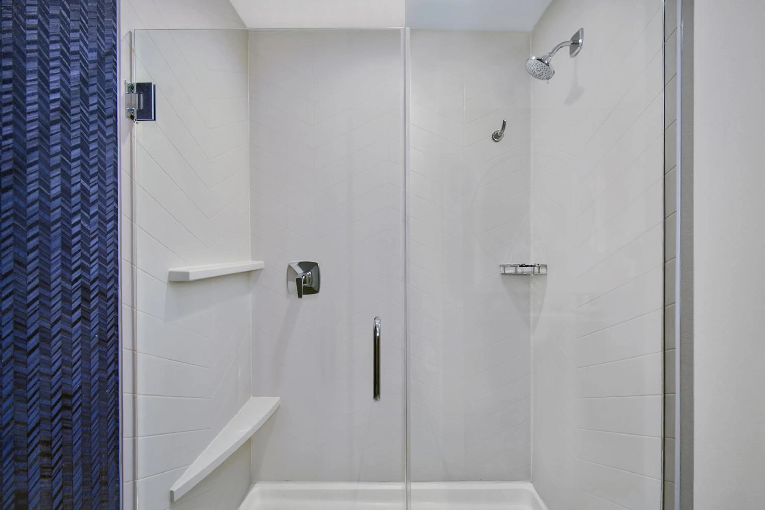 Bathroom in Fairfield by Marriott Inn & Suites Orlando at FLAMINGO CROSSINGS® Town Center