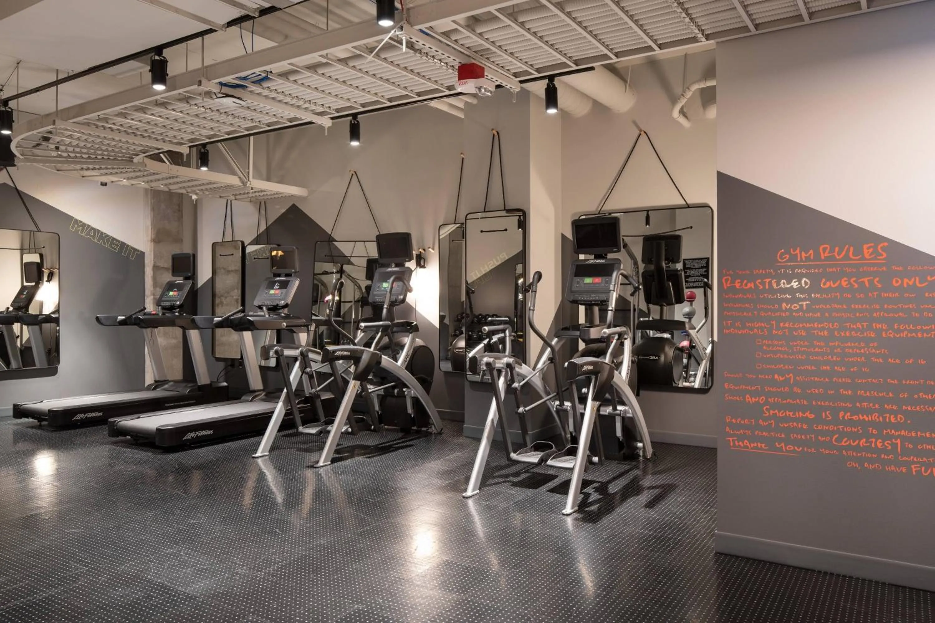 Fitness centre/facilities in Moxy Portland Downtown