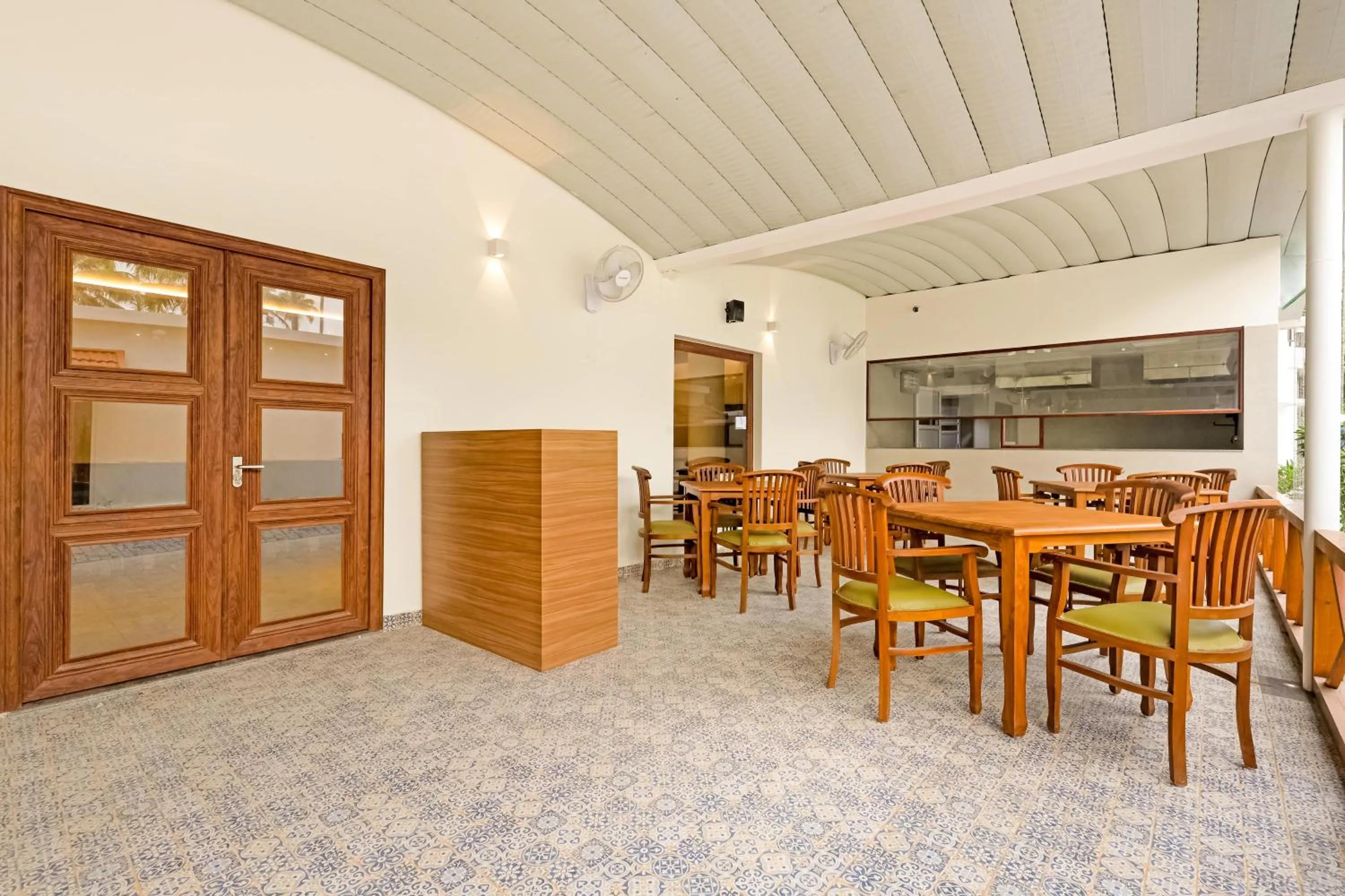 Restaurant/places to eat in Club Mahindra Arookutty, Alleppey