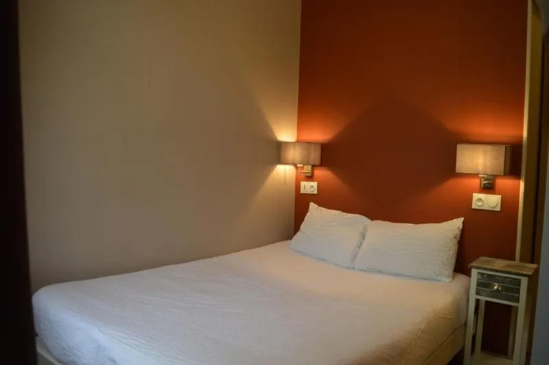 Bed in Appart'hôtel Voltaire