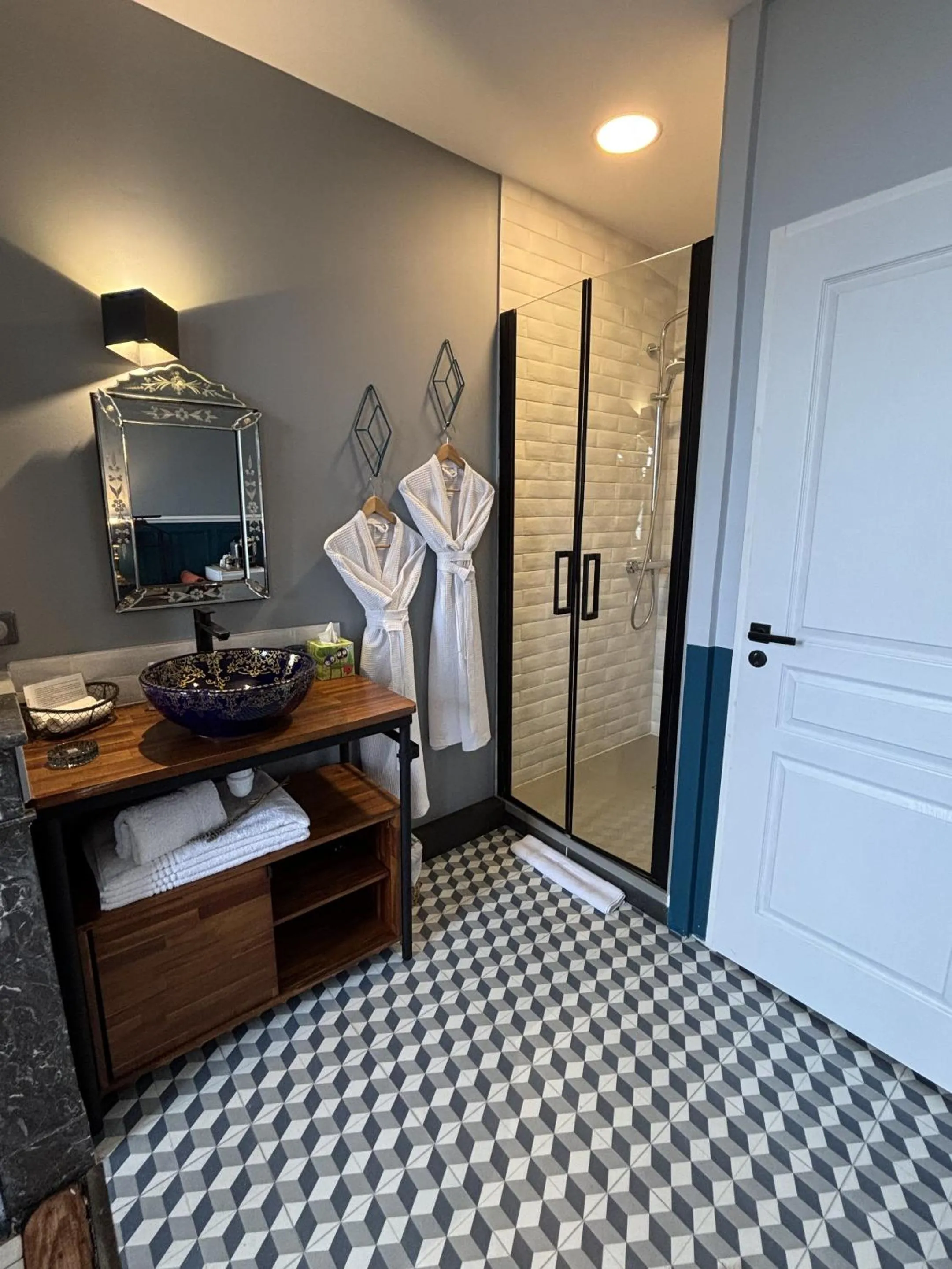 Bathroom, Bed in LA MAISON JEROBOAM