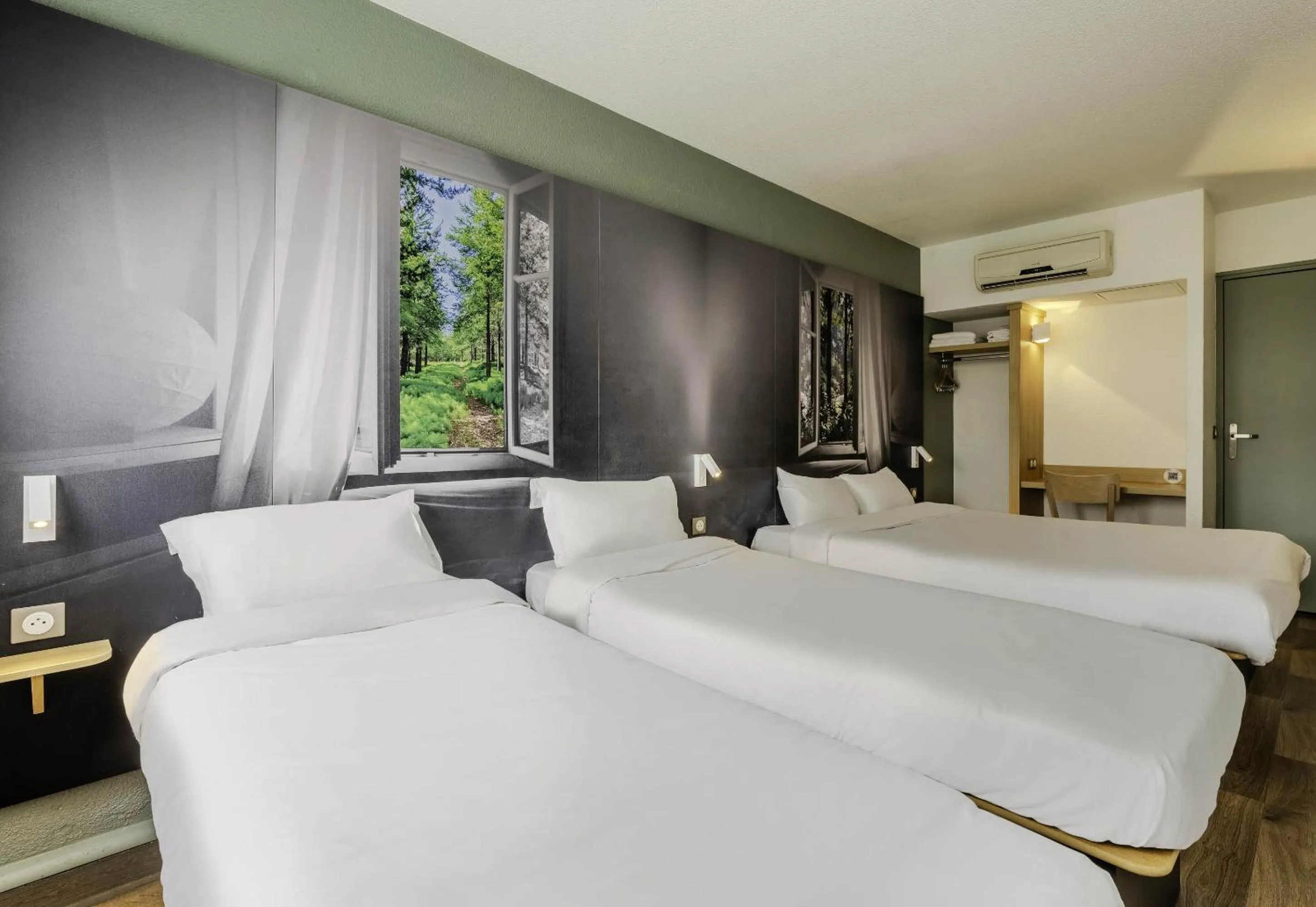 Bedroom, Bed in B&B HOTEL Cambrai