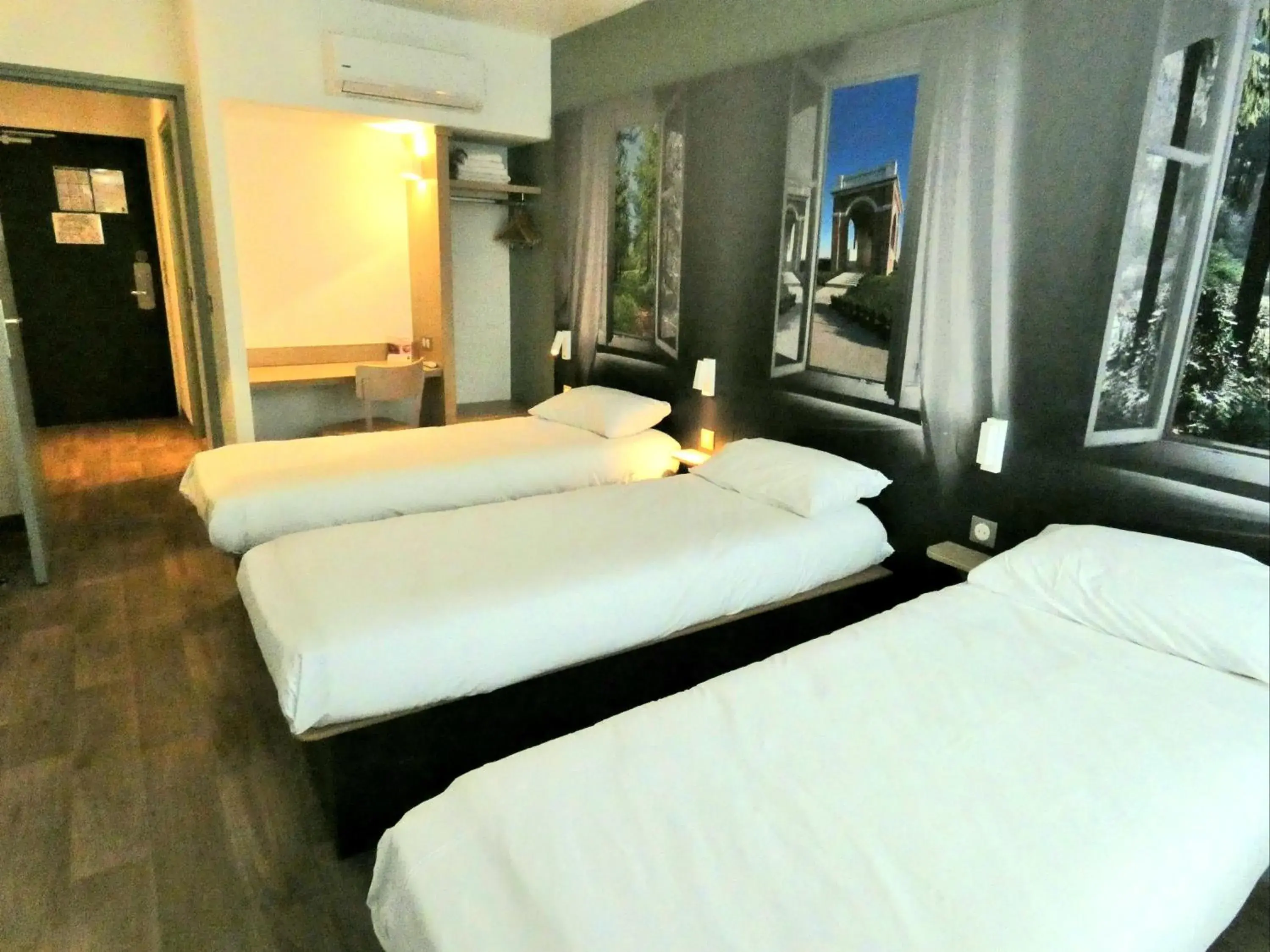 Triple Room in B&B HOTEL Cambrai Triple Room in B&B HOTEL Cambrai