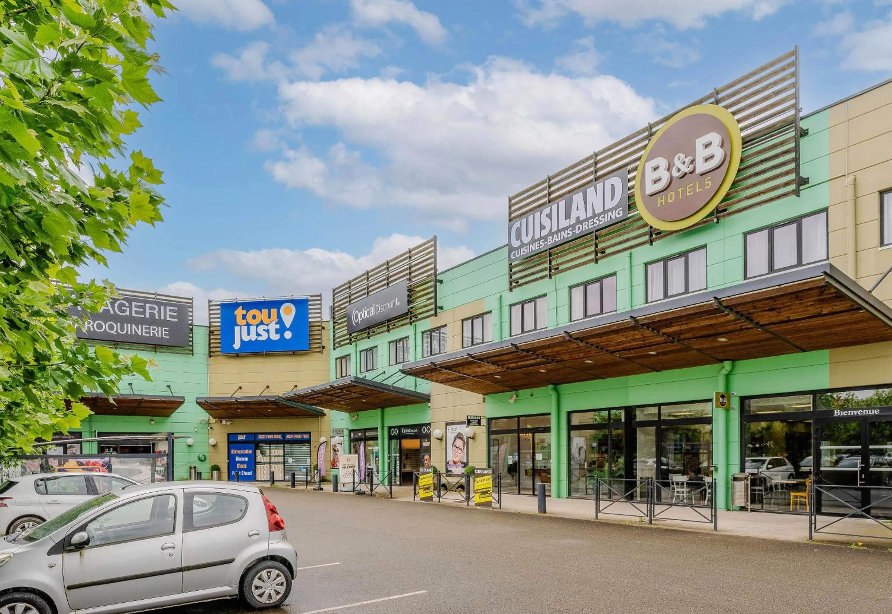 Property building in B&B HOTEL Cambrai