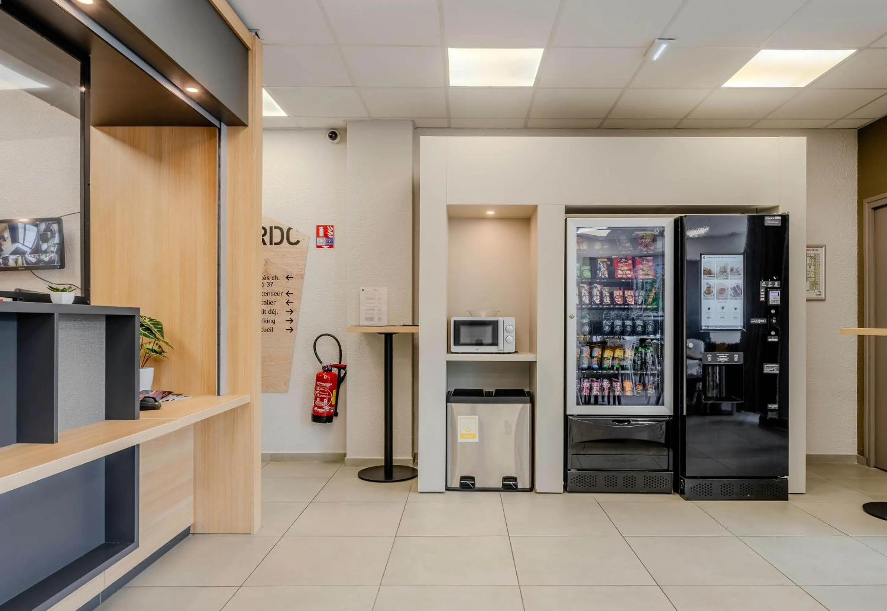 vending machine in B&B HOTEL Cambrai