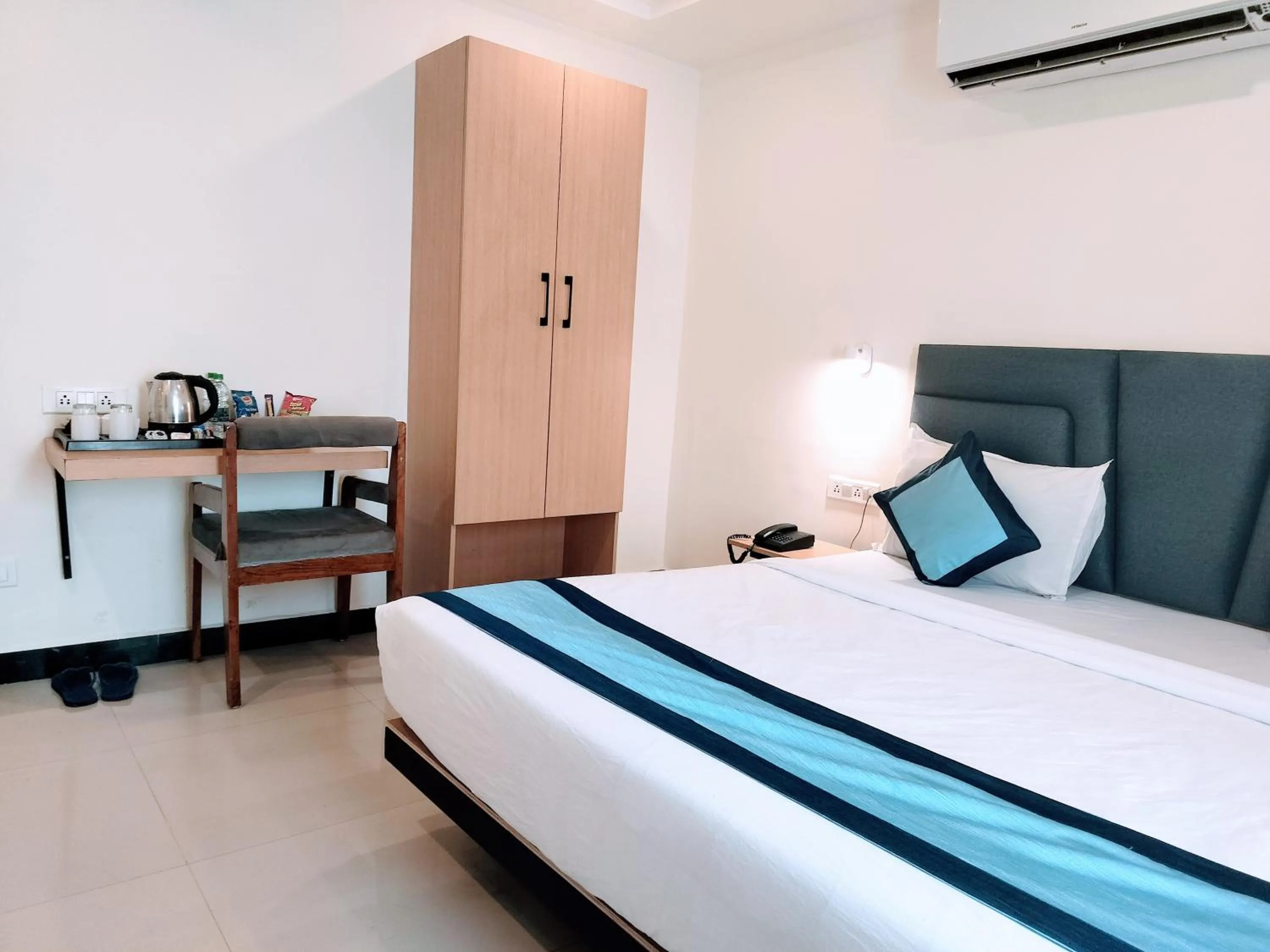 Bed in Hotel Konark Inn