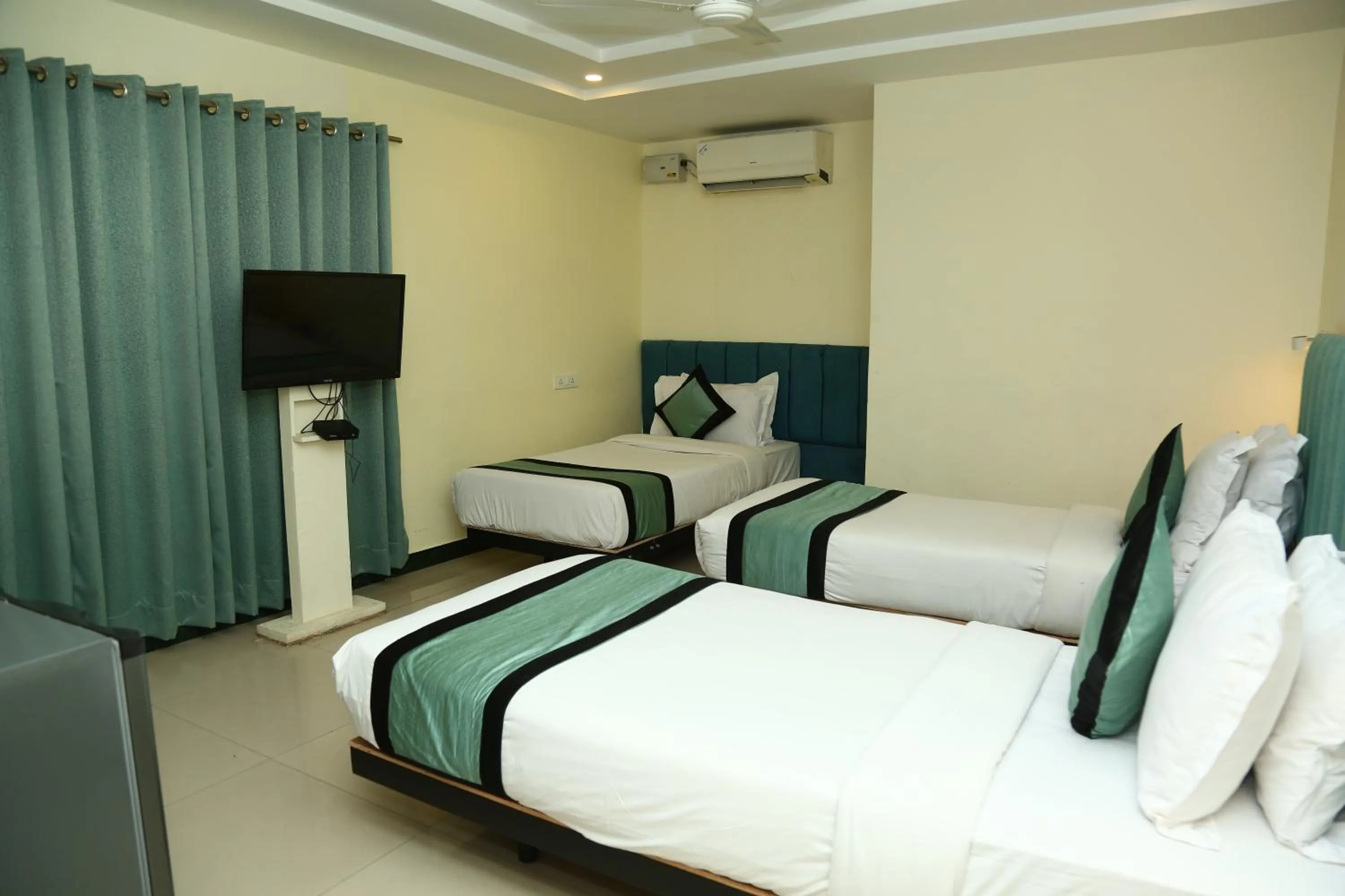 Bed in Hotel Konark Inn