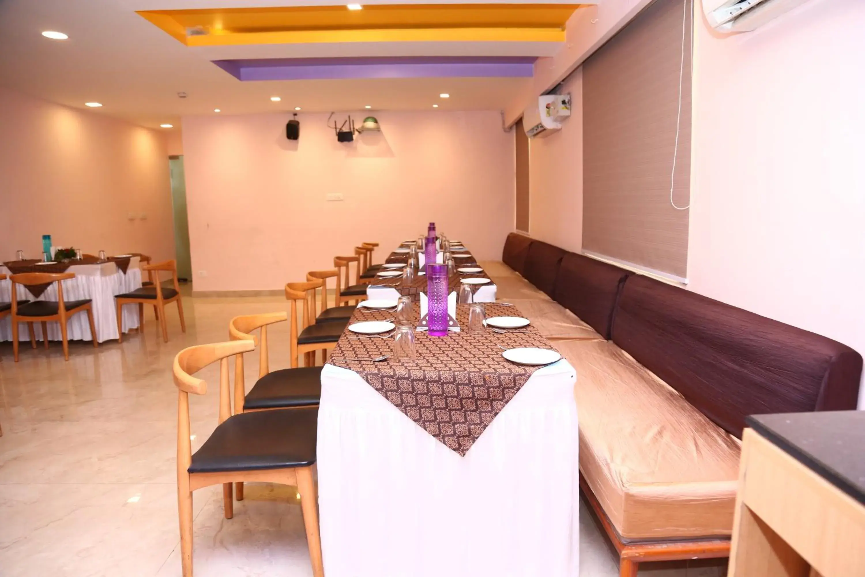 Restaurant/places to eat in Hotel Konark Inn Restaurant/places to eat in Hotel Konark Inn