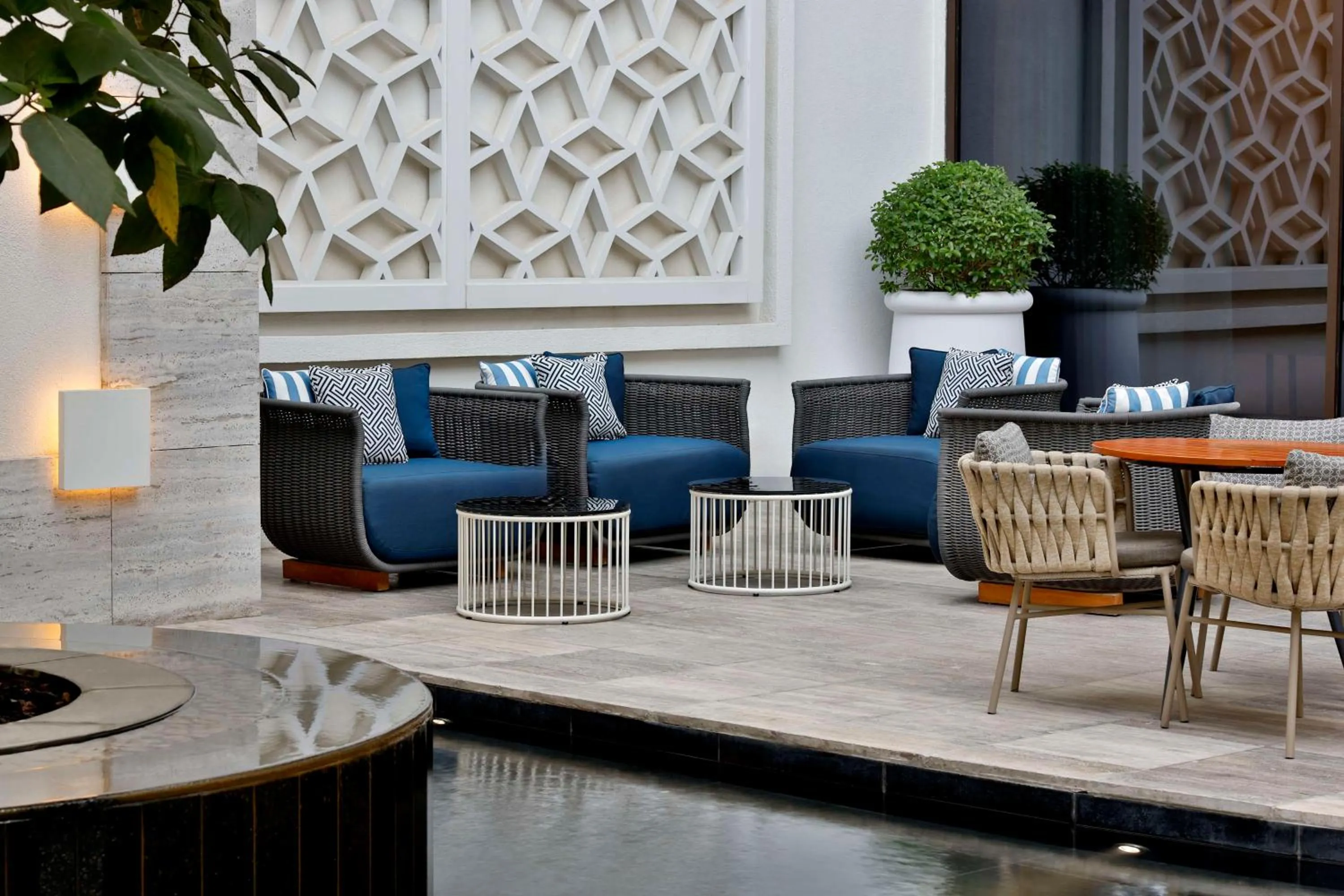 Lounge or bar in Hilton Abu Dhabi Yas Island