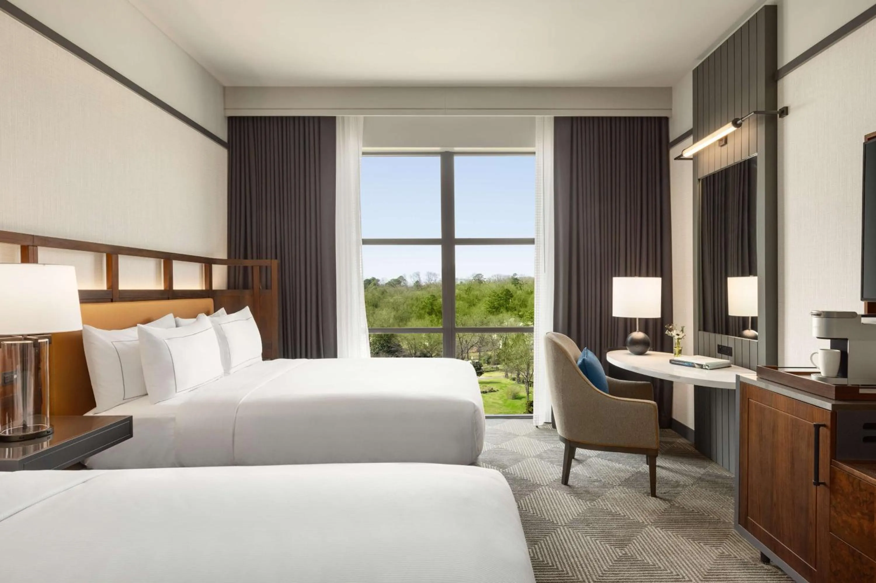 Bedroom, Bed in Valley Hotel Homewood Birmingham - Curio Collection By Hilton