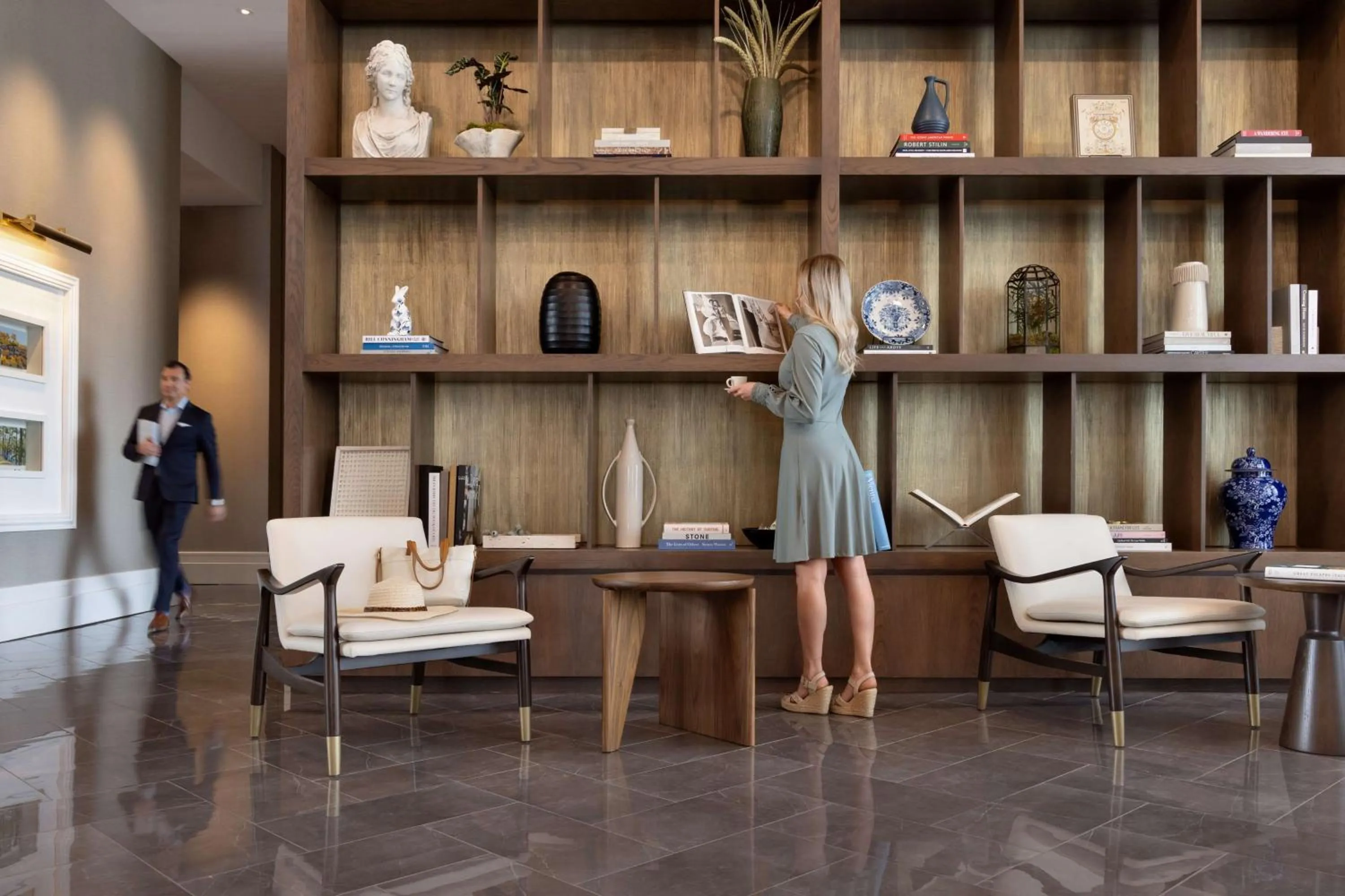 Lobby or reception in Valley Hotel Homewood Birmingham - Curio Collection By Hilton