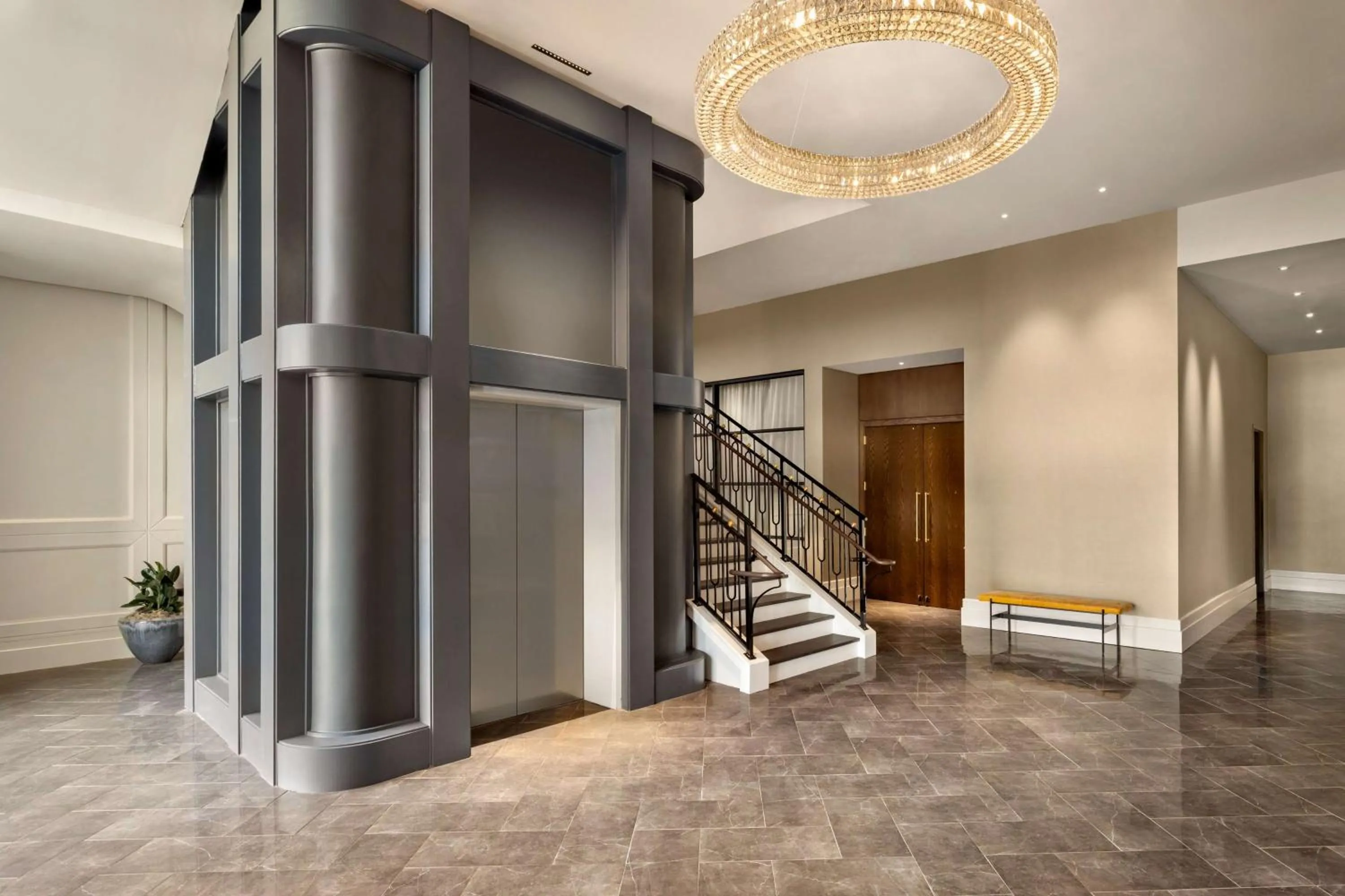 Lobby or reception in Valley Hotel Homewood Birmingham - Curio Collection By Hilton