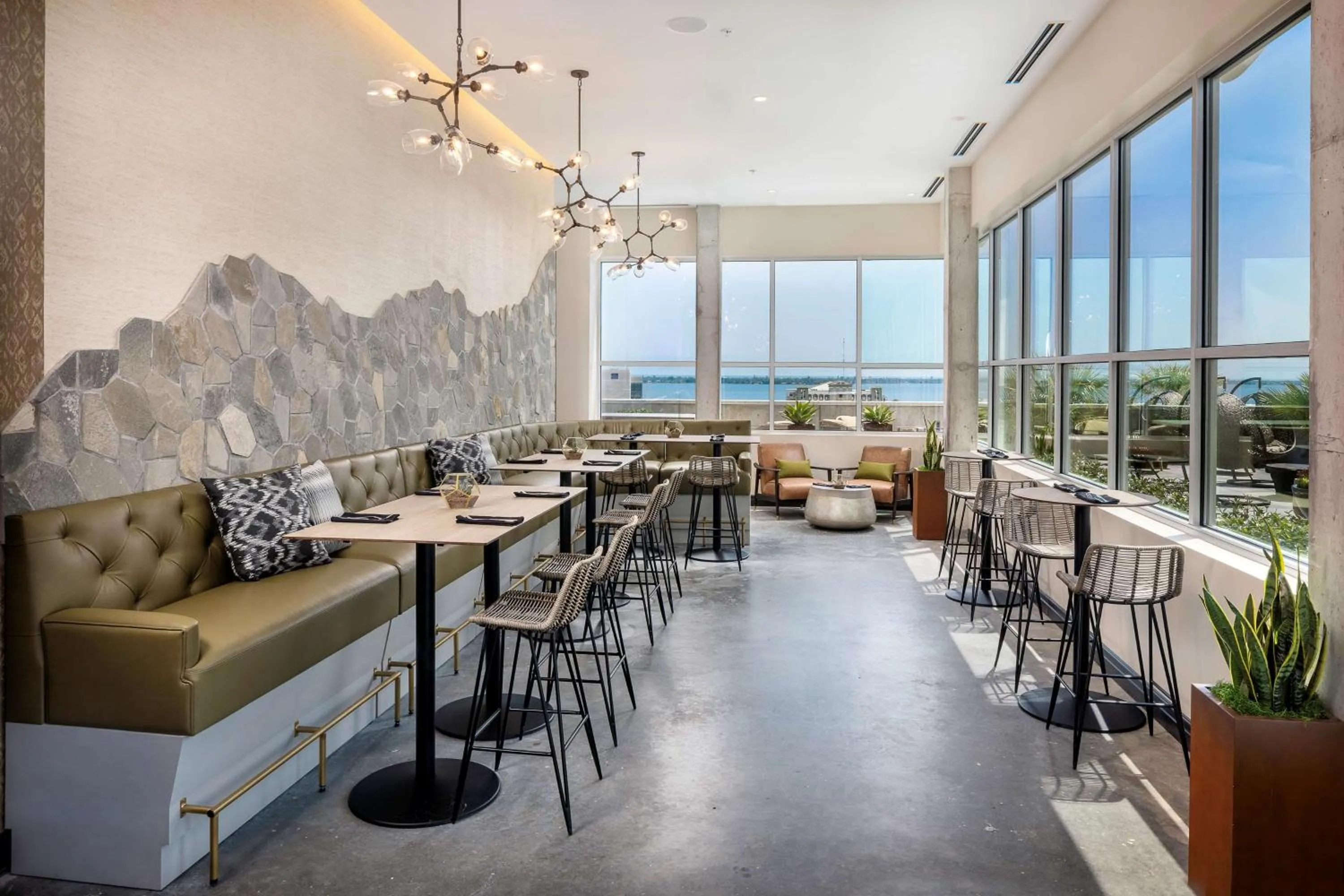 Restaurant/places to eat in Hotel Melby Downtown Melbourne Tapestry Collection By Hilton