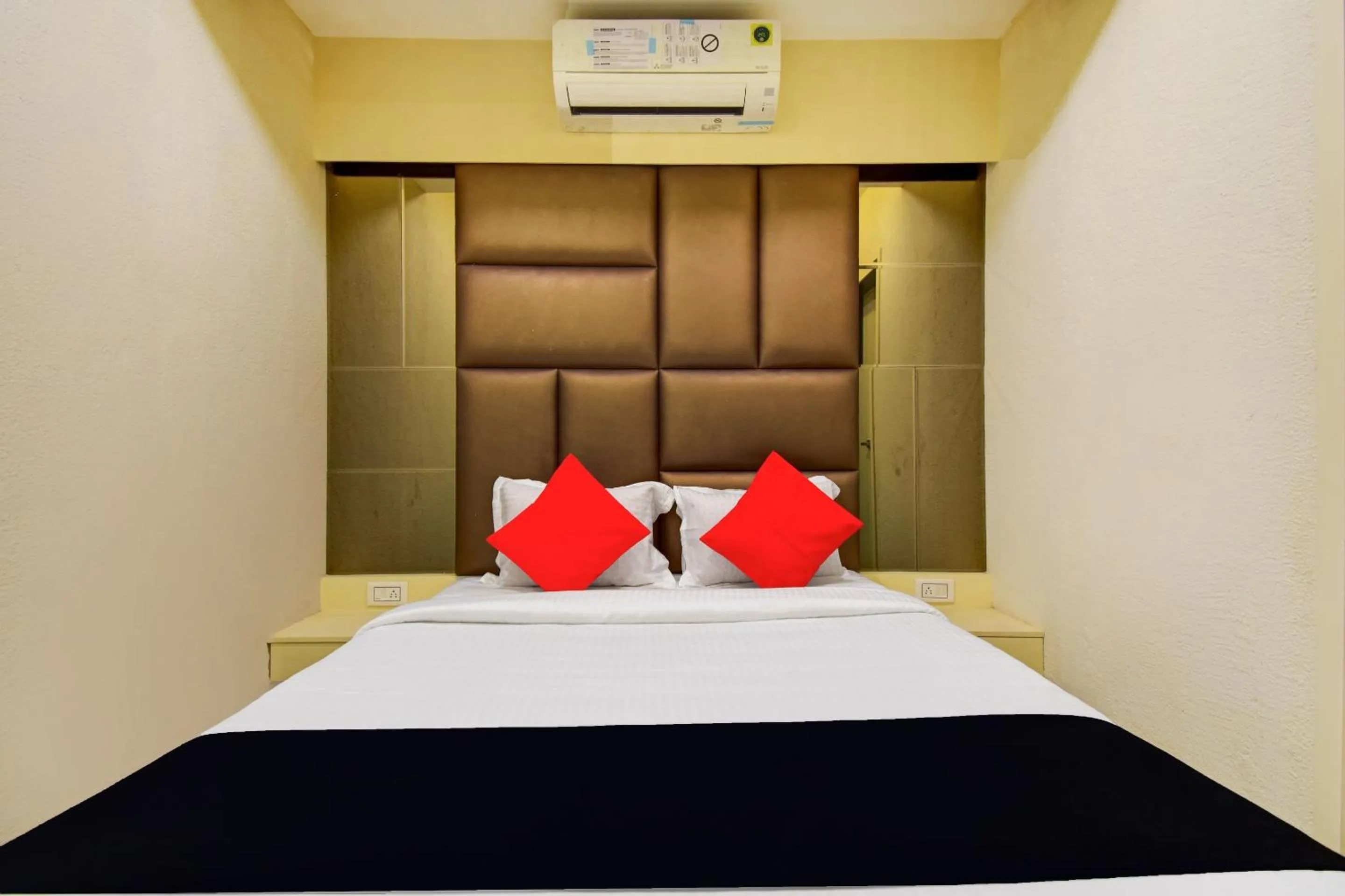 Bedroom, Bed in Collection O Snowfox