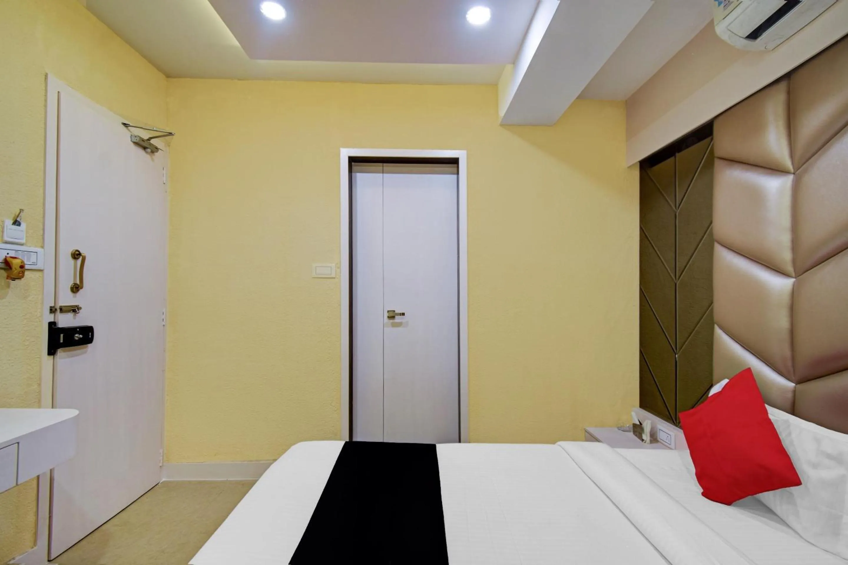 Bedroom, Bed in Collection O Snowfox