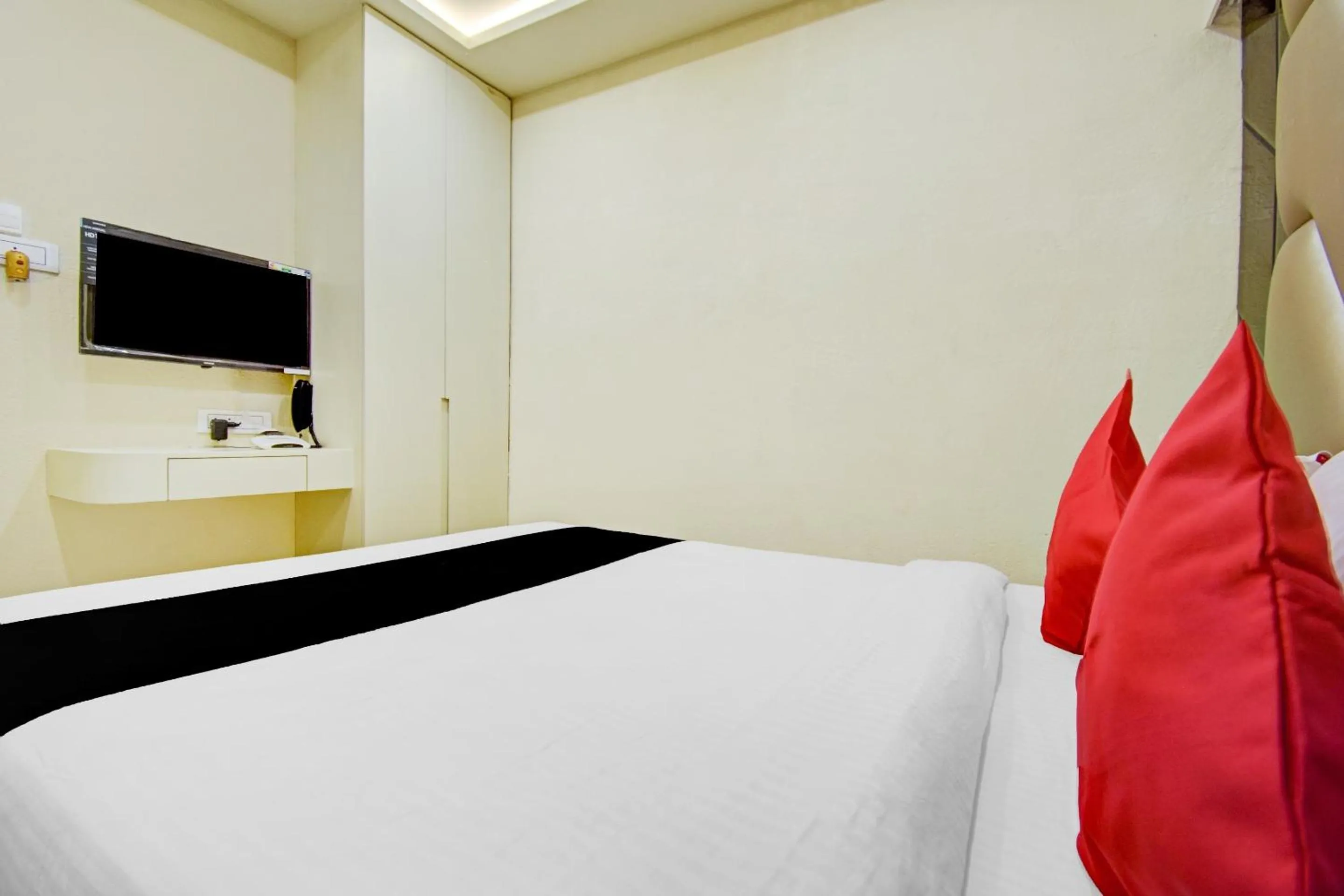 Bedroom, Bed in Collection O Snowfox