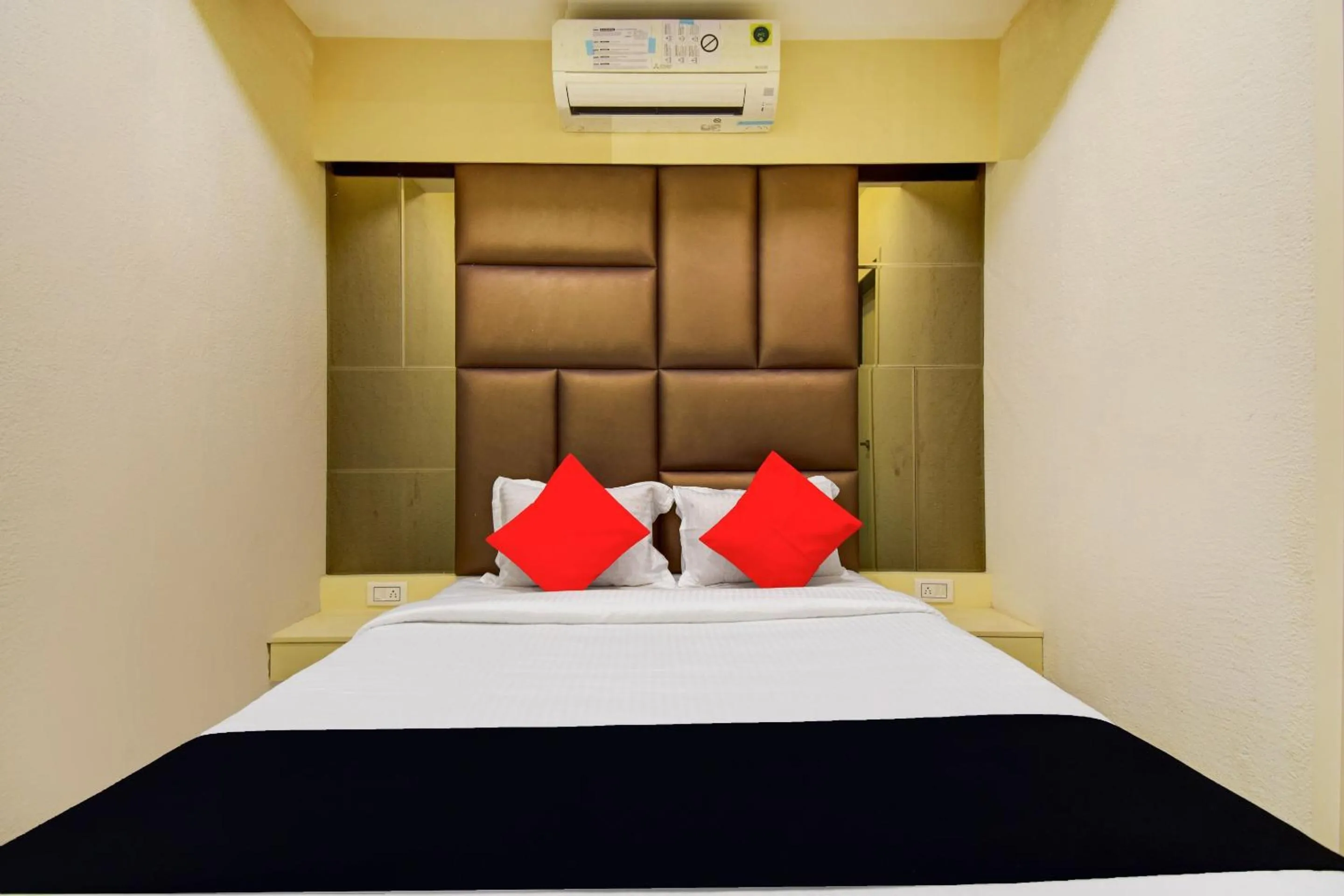 Bedroom, Bed in Collection O Snowfox