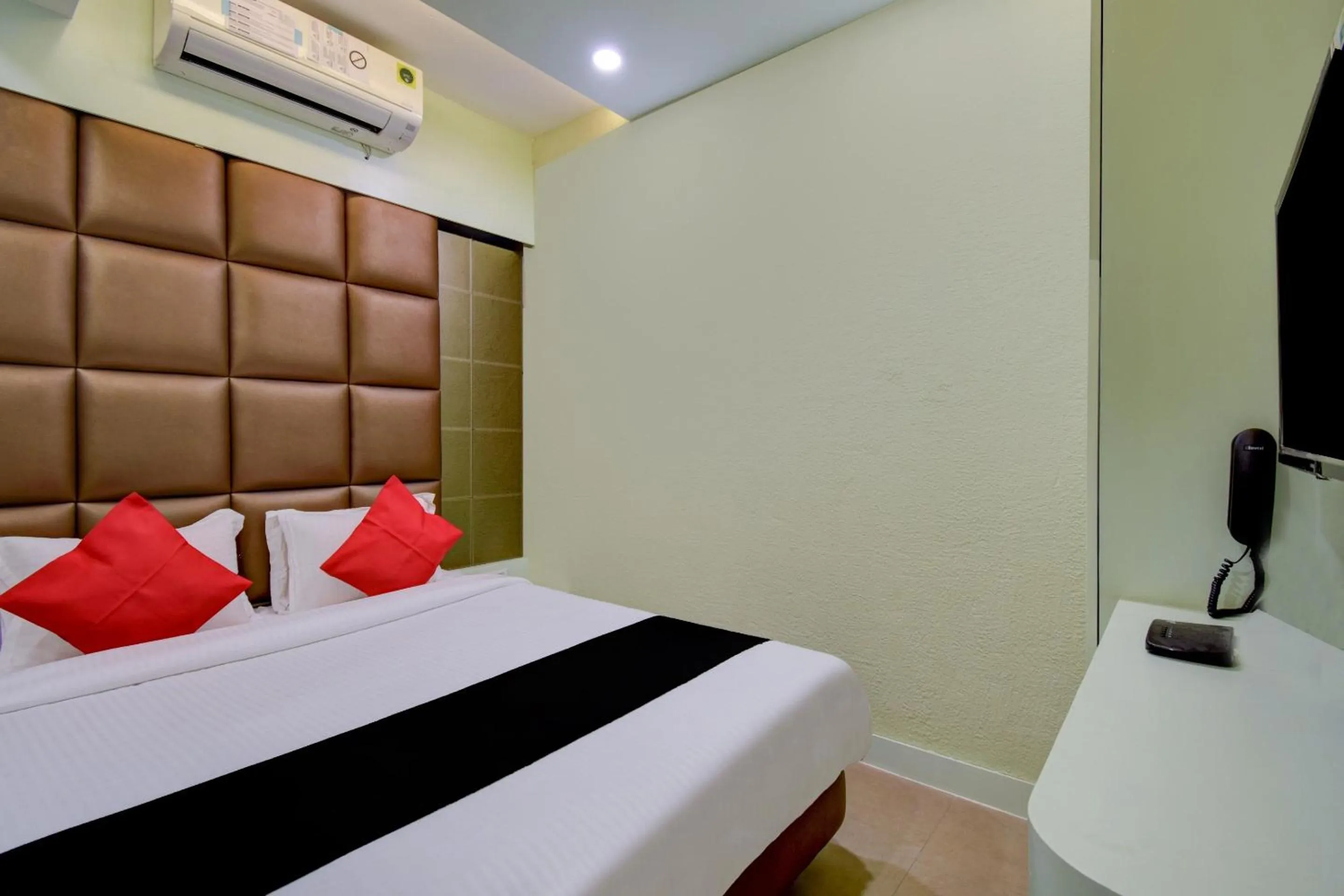 Bedroom, Bed in Collection O Snowfox