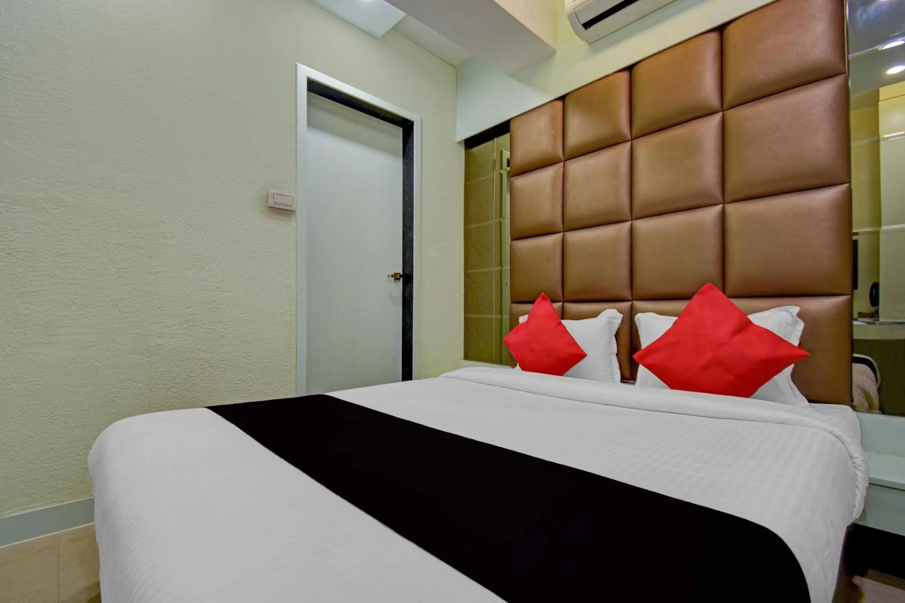 Bedroom, Bed in Collection O Snowfox