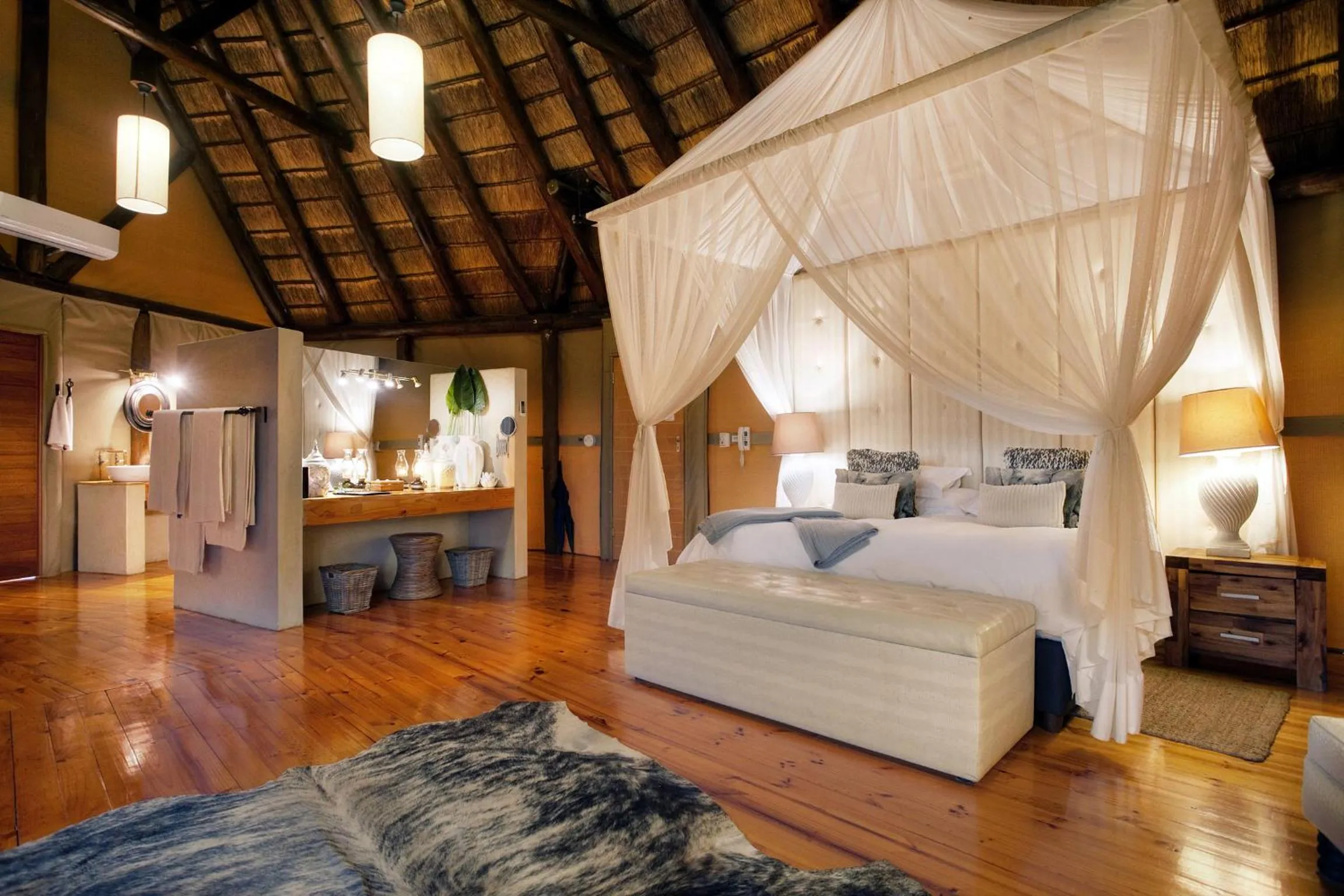 Bedroom, Bed in Bush Lodge – Amakhala Game Reserve