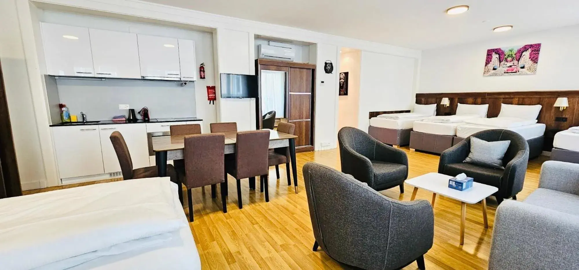 Family Room with Private Bathroom in Akomo Bern Family Room with Private Bathroom in Akomo Bern