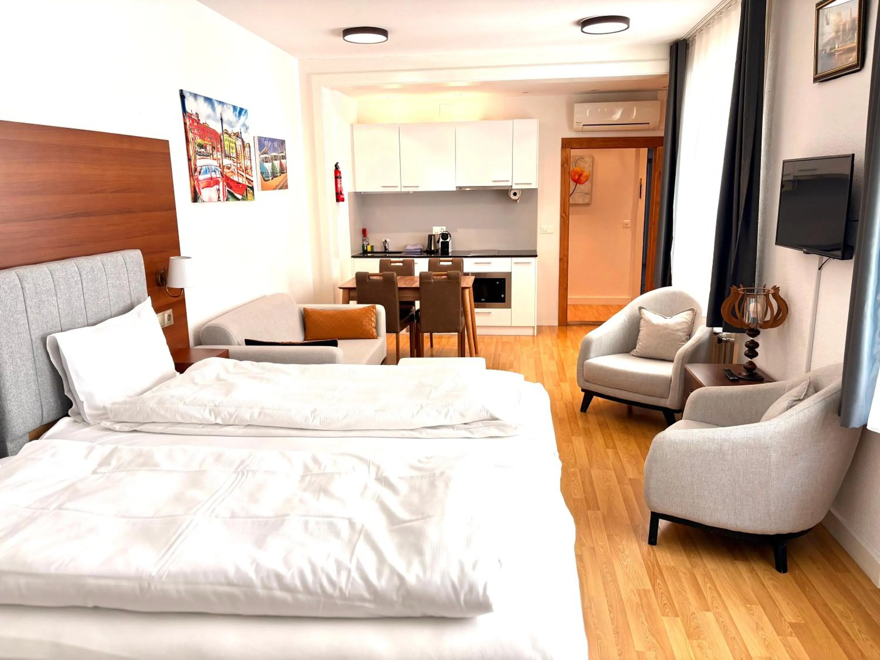 Bedroom, Bed in Akomo Bern