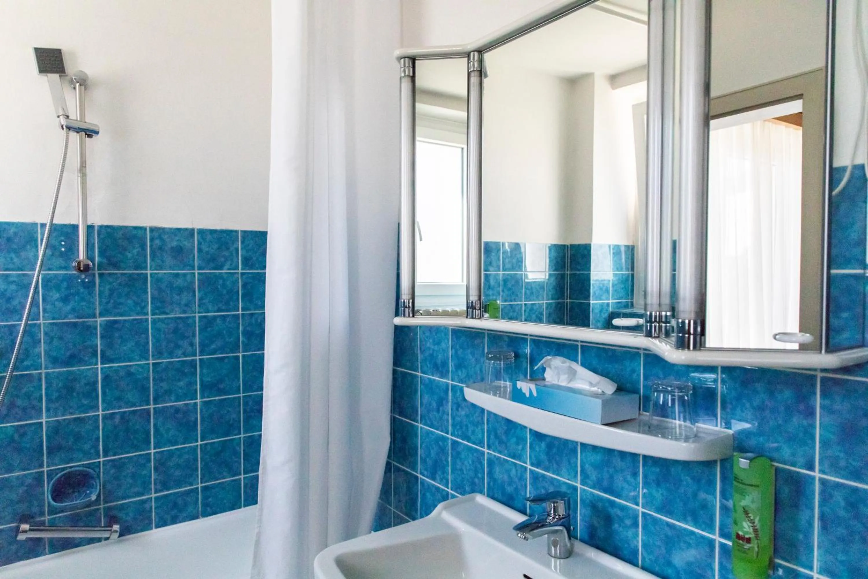 Photo of the whole room in Hotel JÄGERHAUS in Singen am Hohentwiel