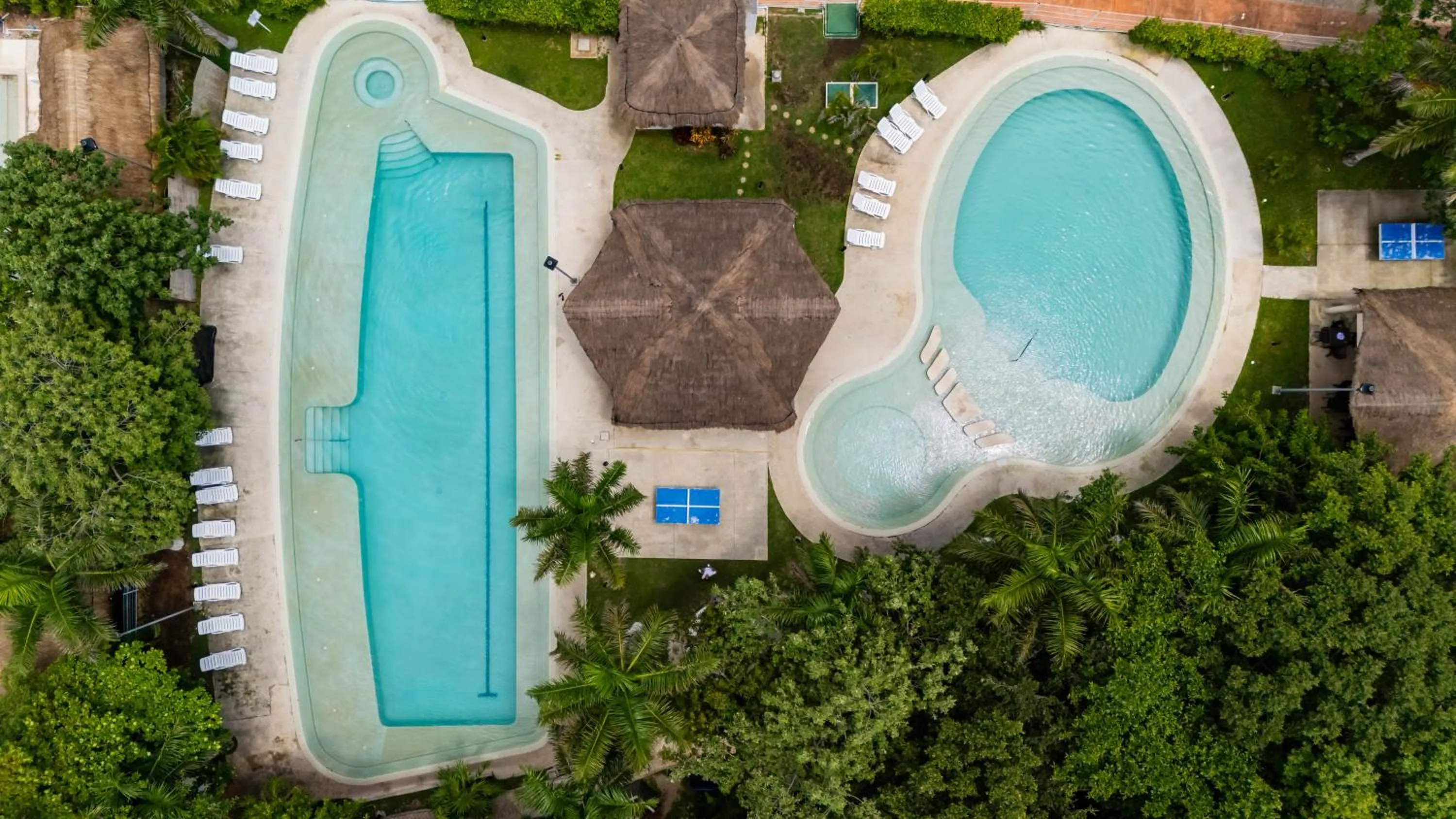 Swimming pool in UNICO Y AGRADABLE DTO EN ZONA CENTRO PARA 6 PAX