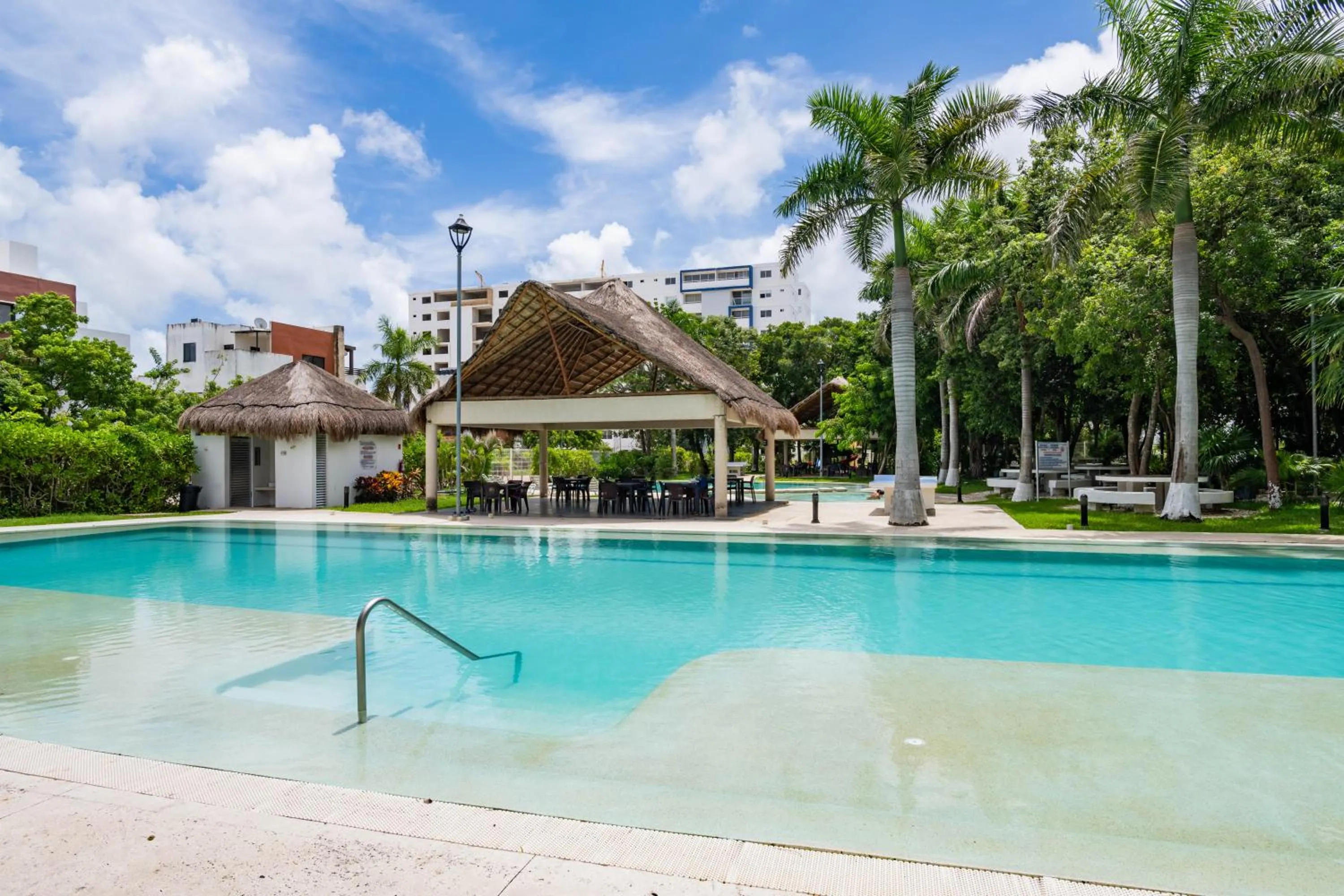 Swimming pool in UNICO Y AGRADABLE DTO EN ZONA CENTRO PARA 6 PAX