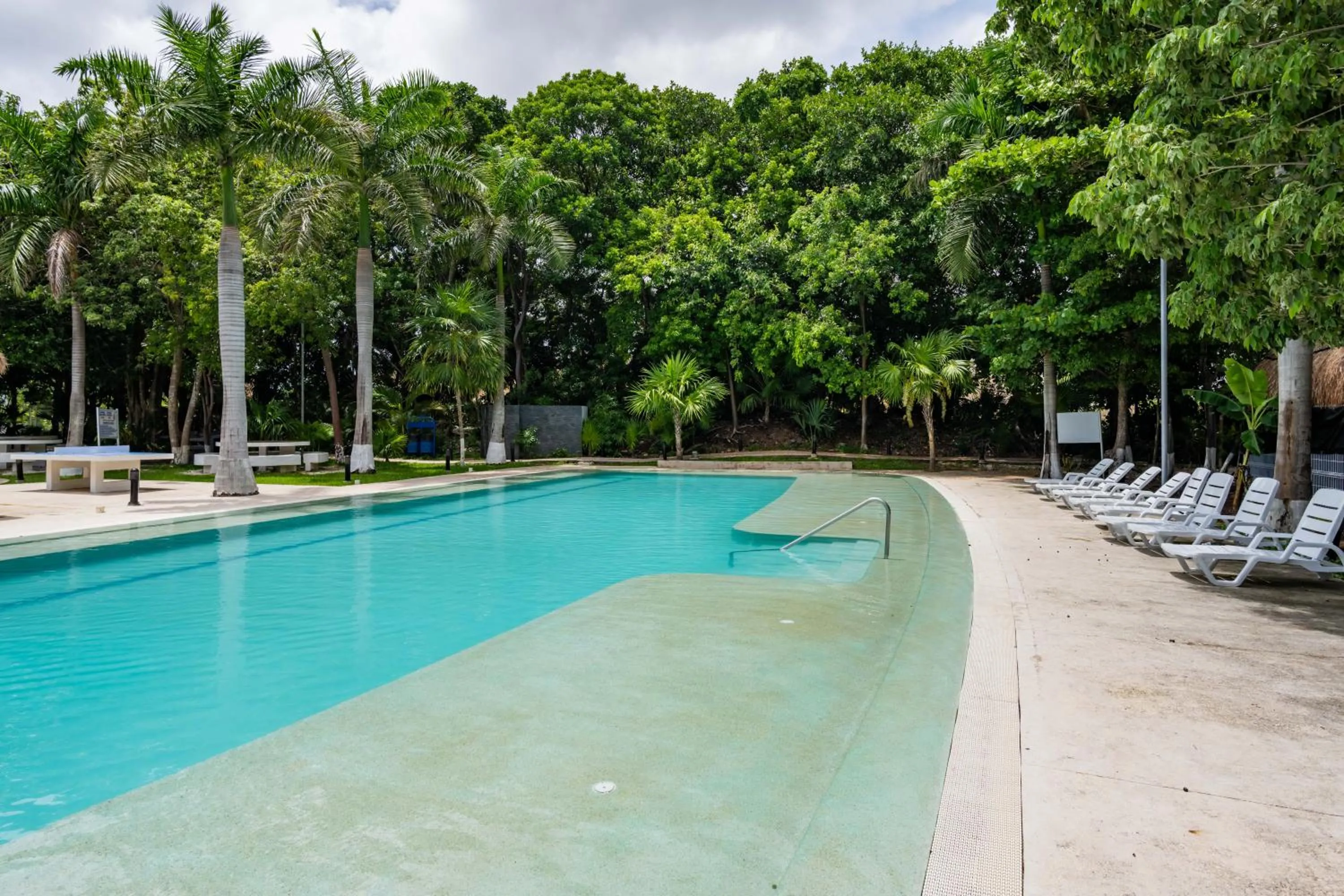 Swimming pool in UNICO Y AGRADABLE DTO EN ZONA CENTRO PARA 6 PAX