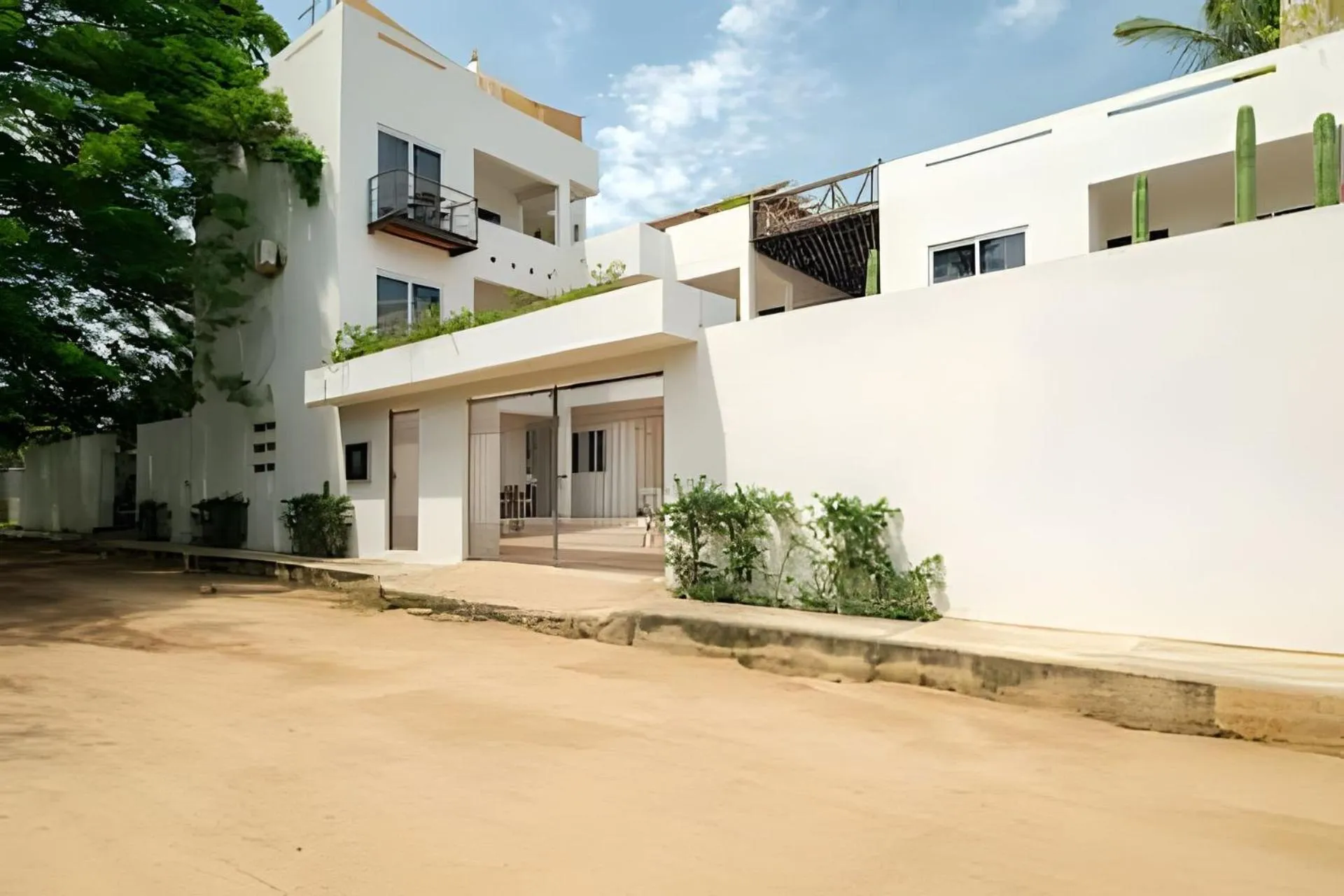 Facade/entrance in La Aurora Puerto Escondido