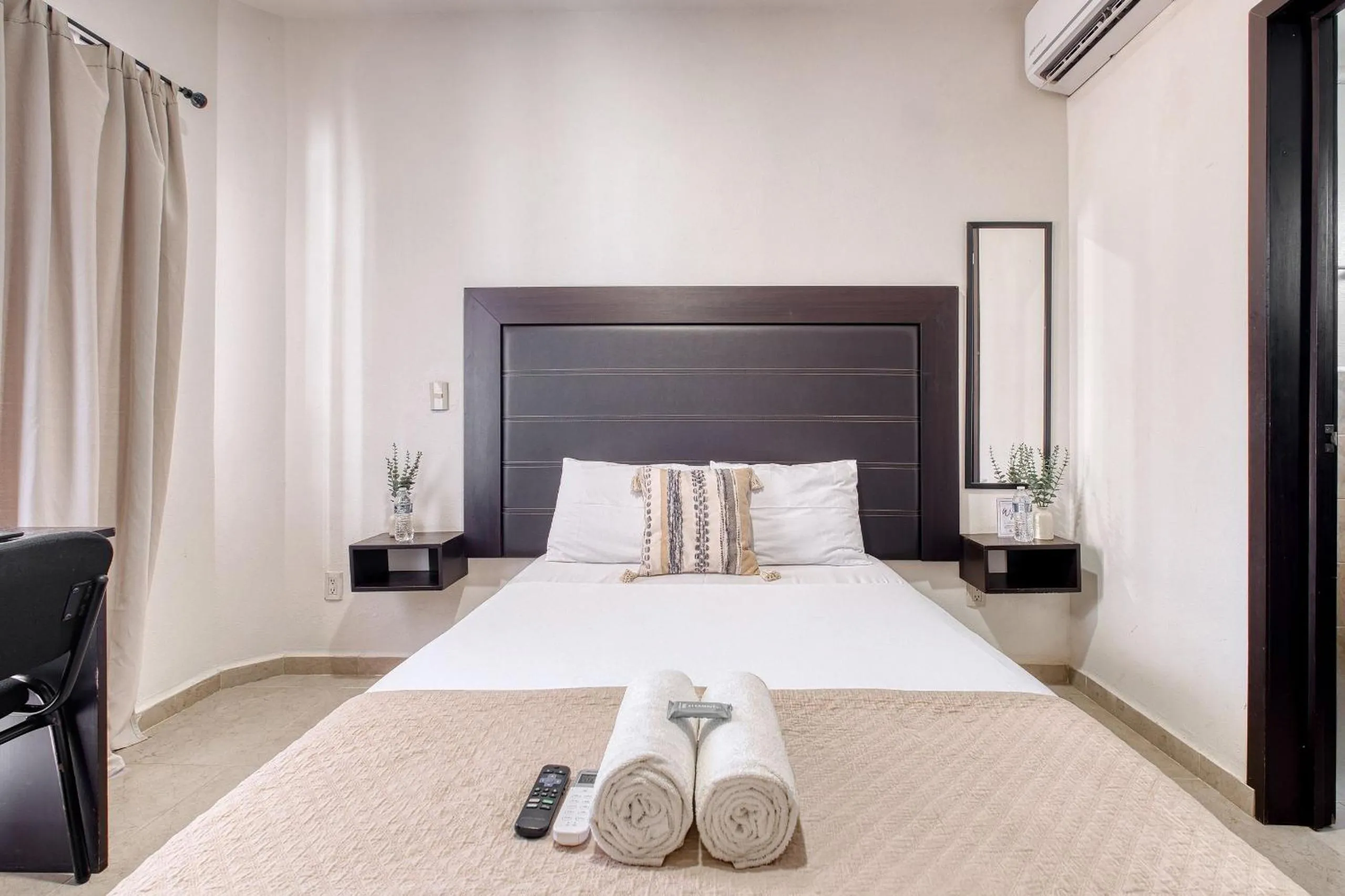 Bedroom, Bed in La Aurora Puerto Escondido