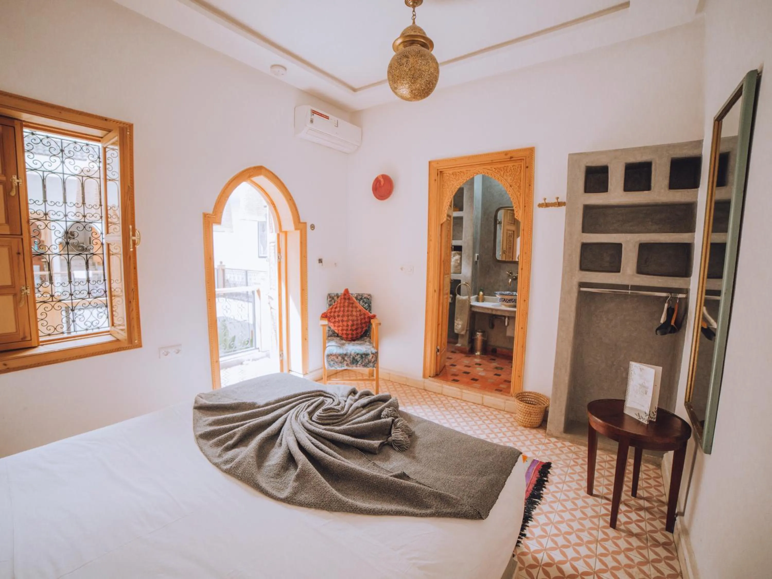 Photo of the whole room, Bed in Riad Le Petit Joyau
